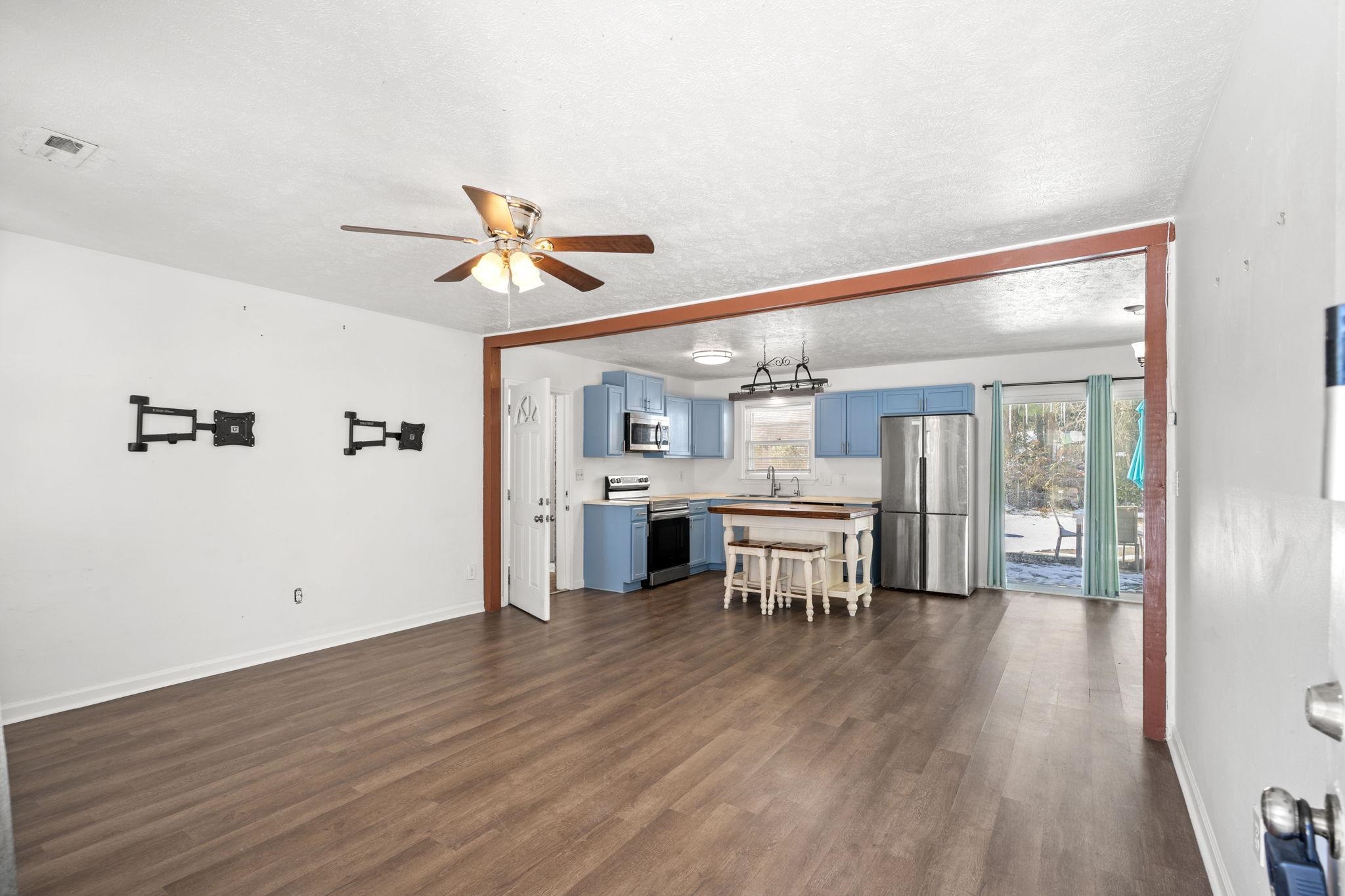 1115 Scott Dr. Property Photo 6