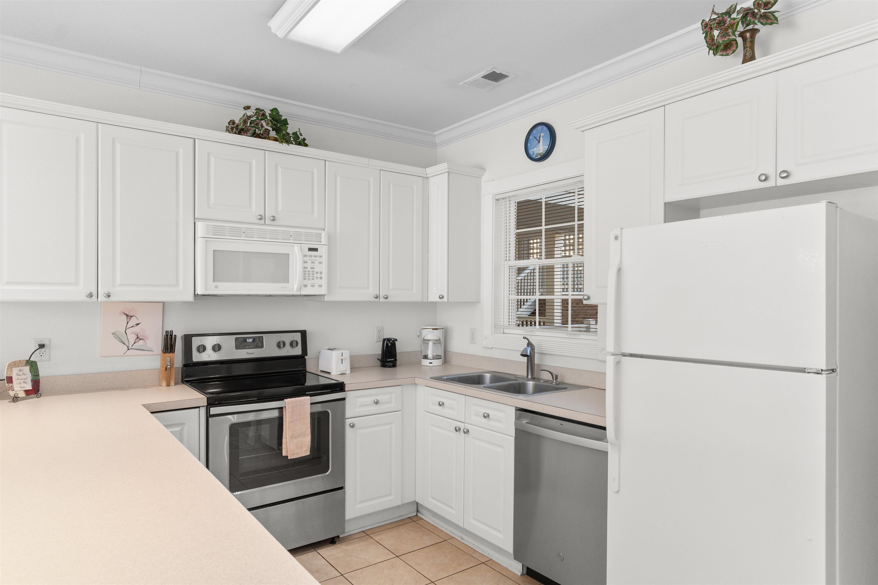 4890 Luster Leaf Circle Property Photo 6