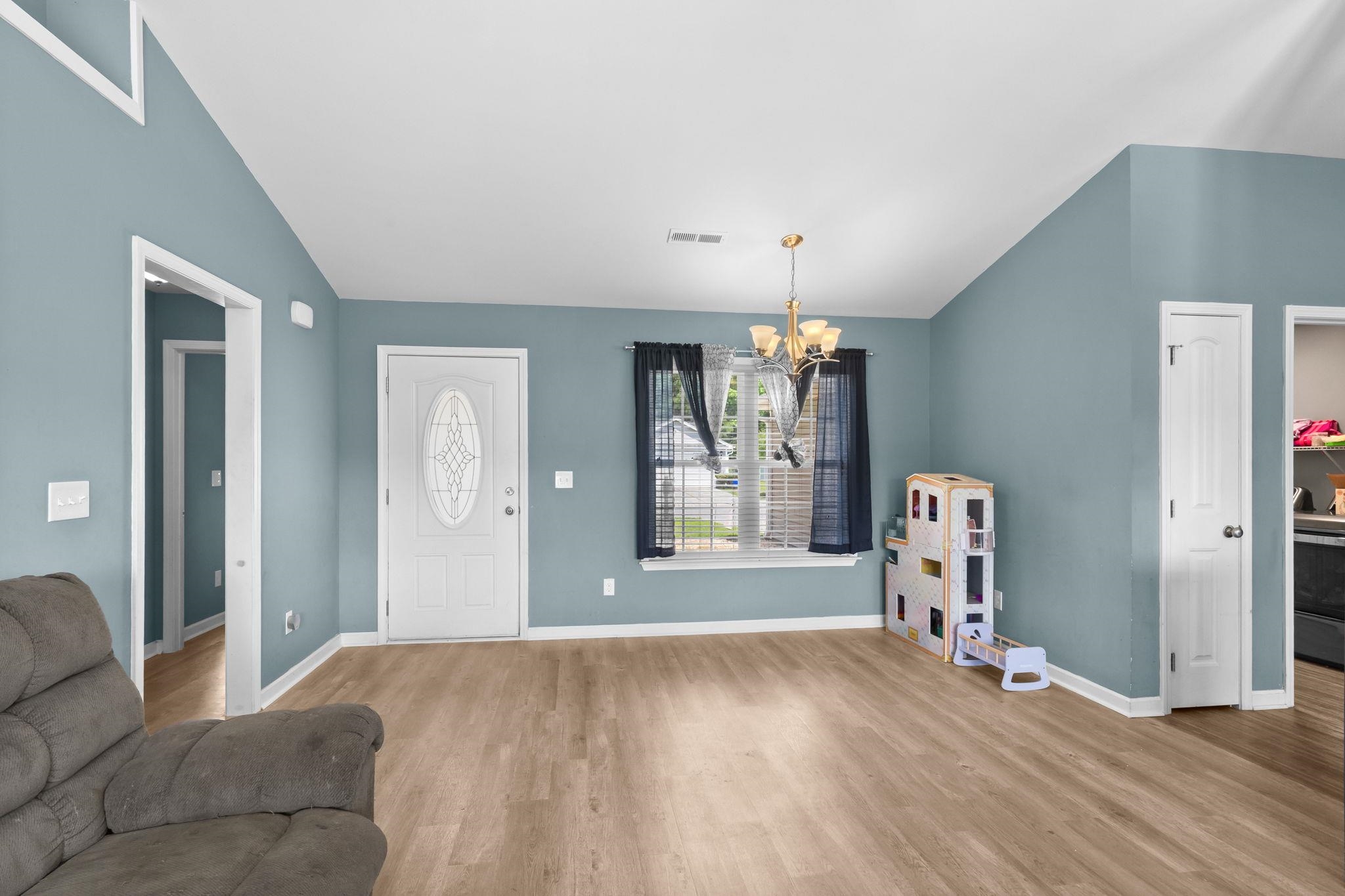 1445 Abberbury Dr. Property Photo 6