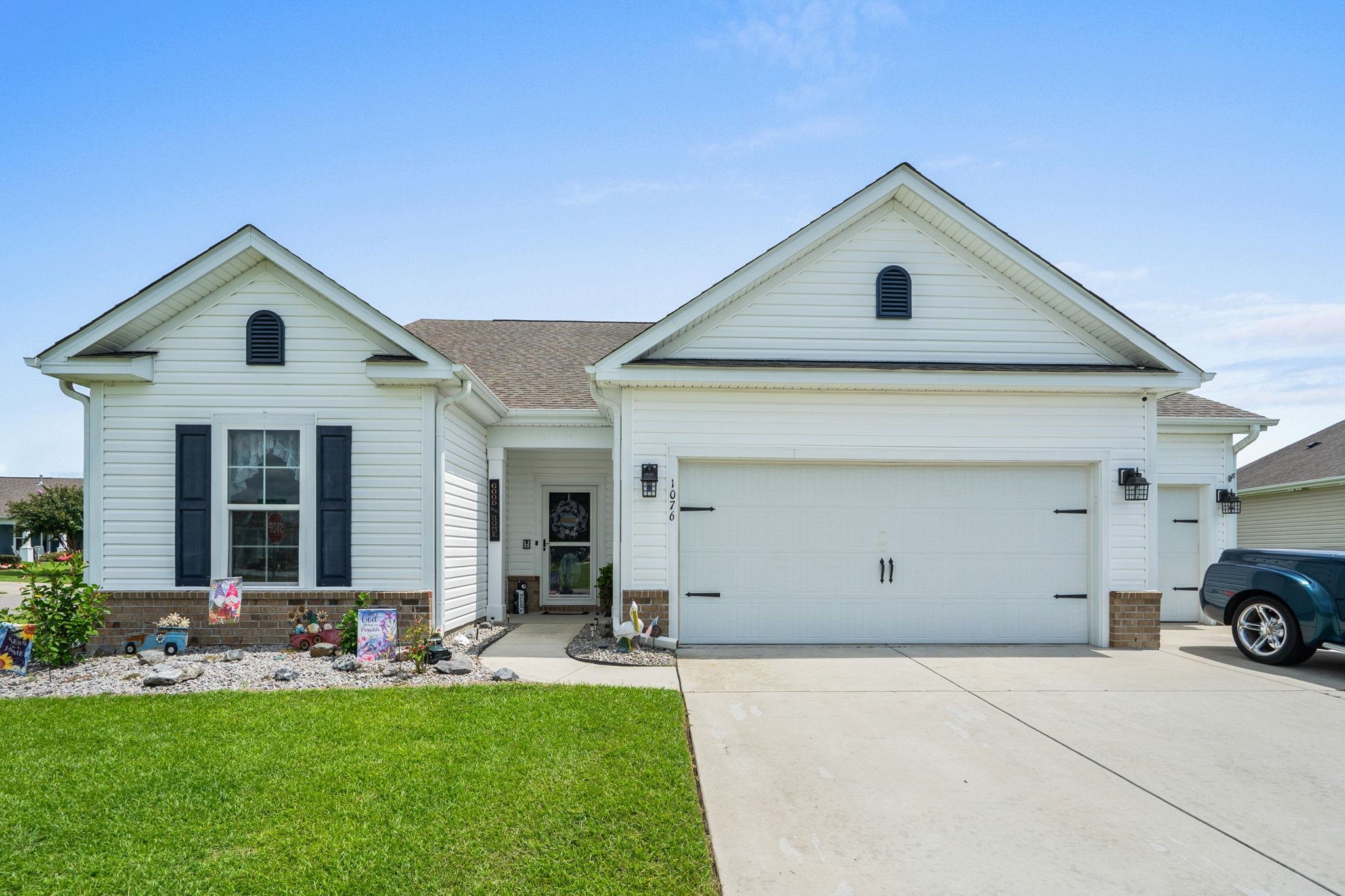 1076 Caprisia Loop Property Photo 1