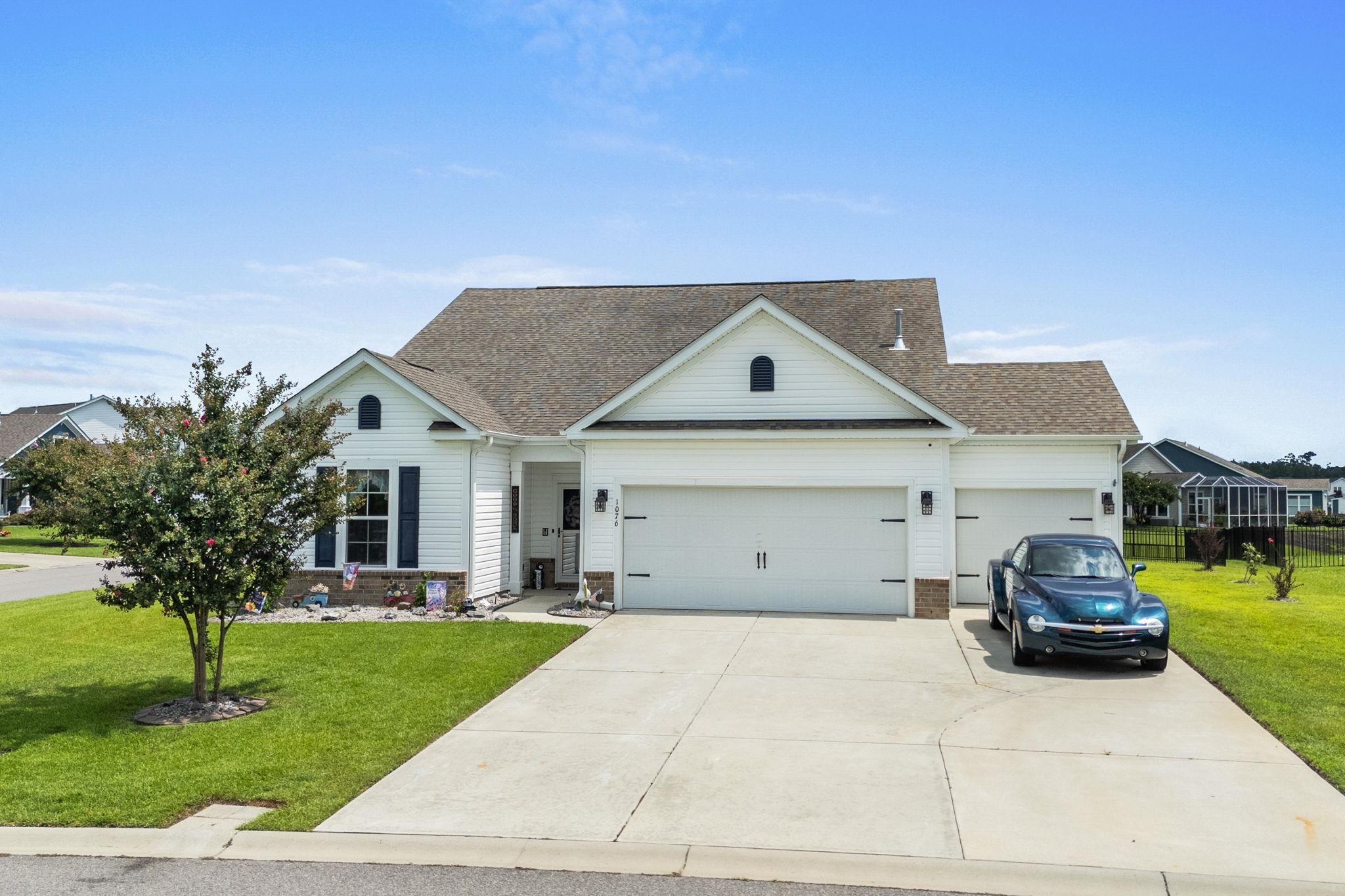 1076 Caprisia Loop Property Photo 2