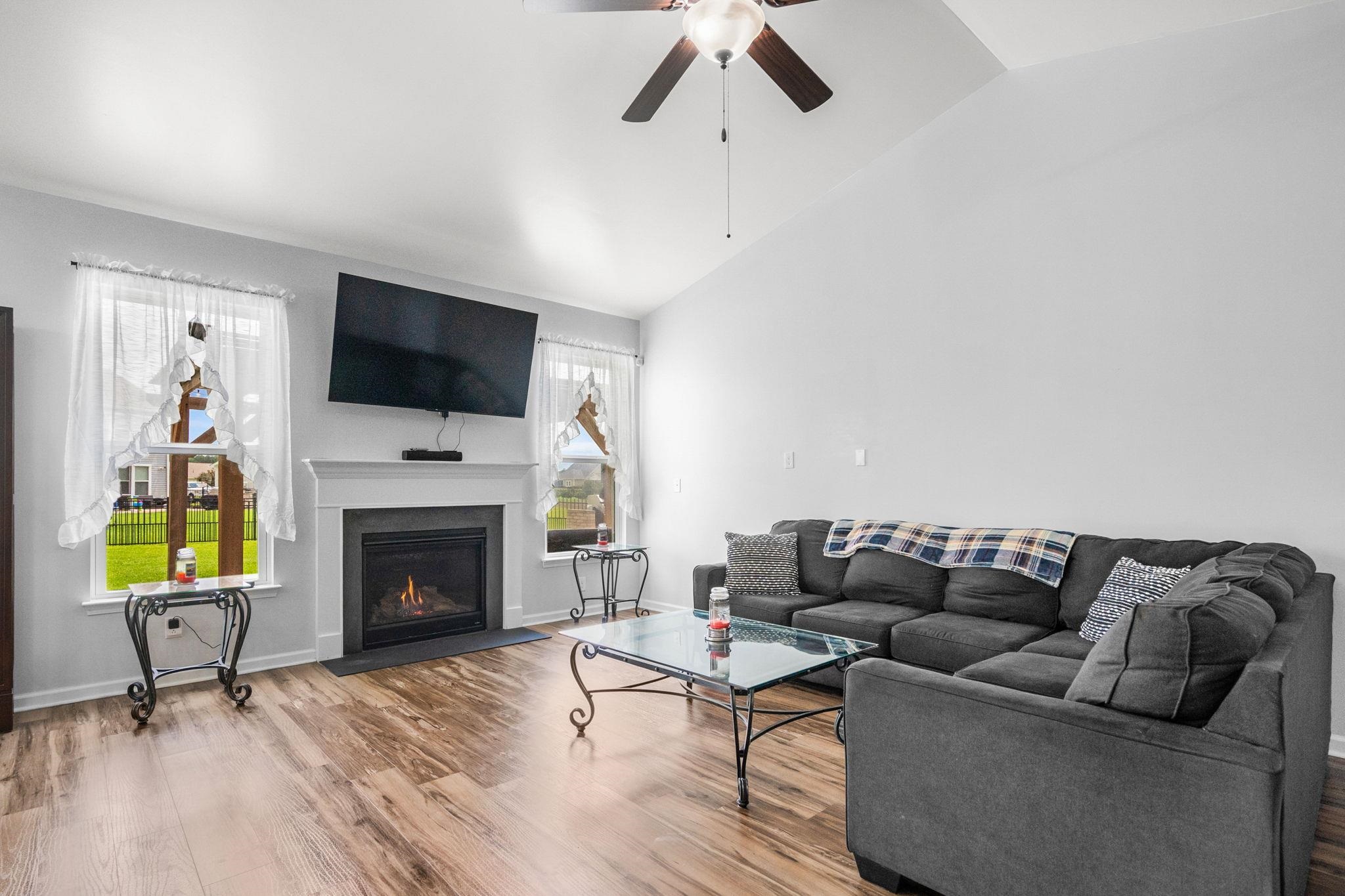 1076 Caprisia Loop Property Photo 9