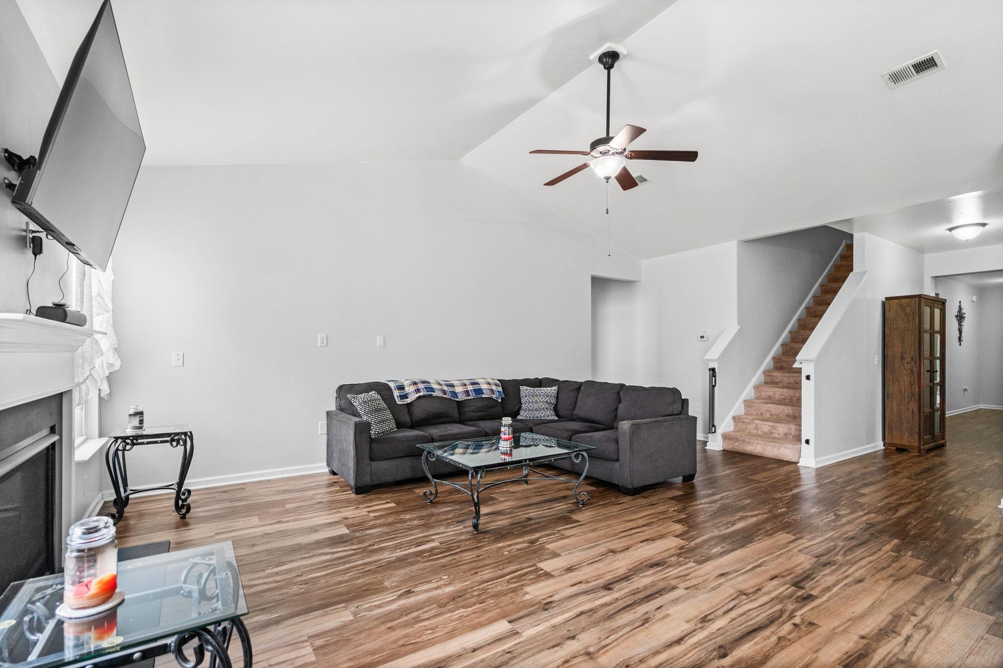 1076 Caprisia Loop Property Photo 11