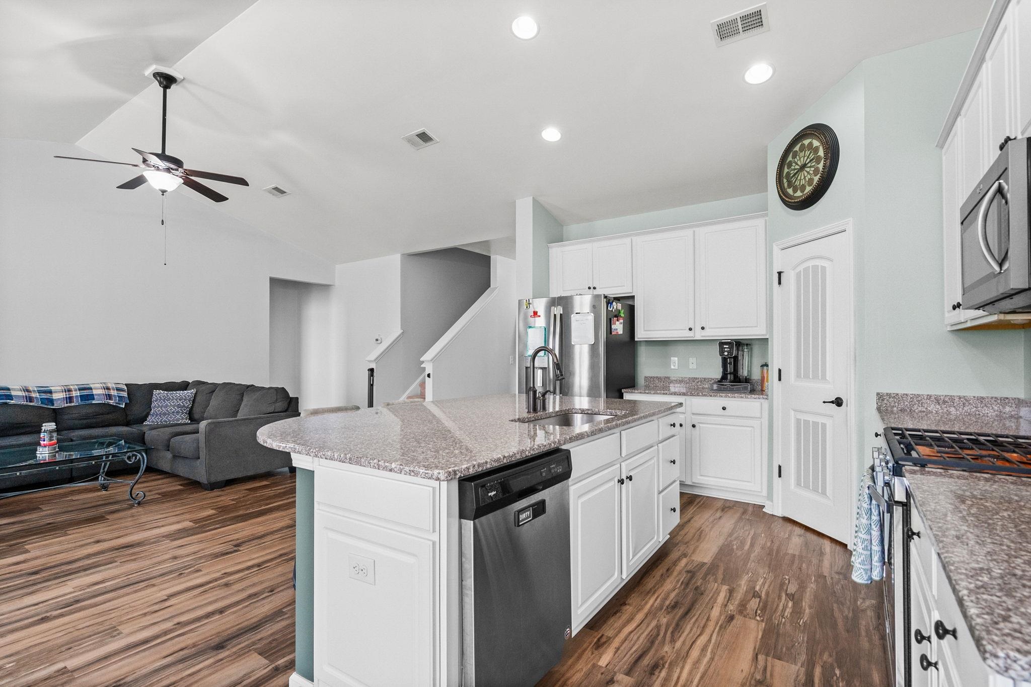 1076 Caprisia Loop Property Photo 15