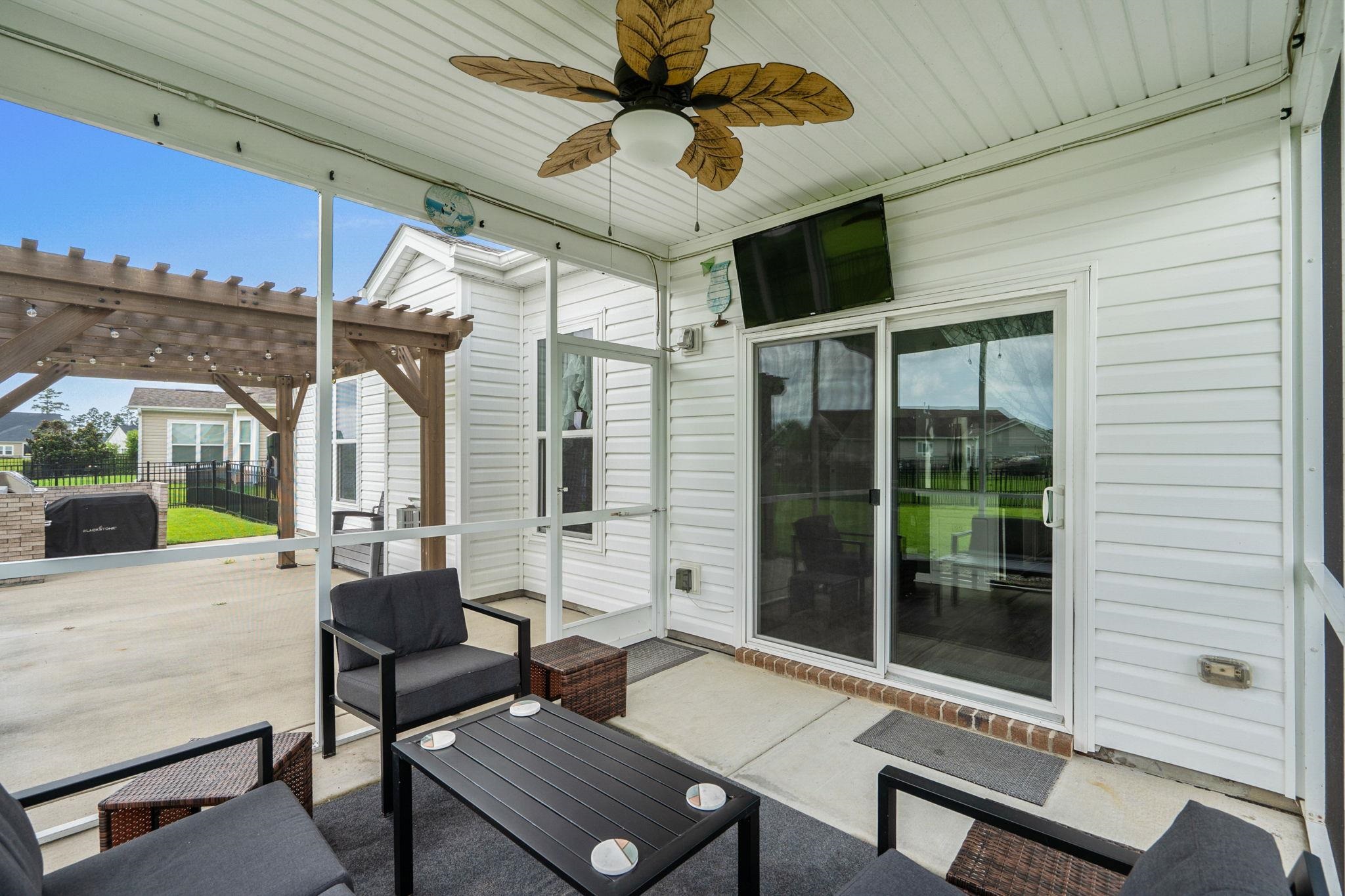 1076 Caprisia Loop Property Photo 28