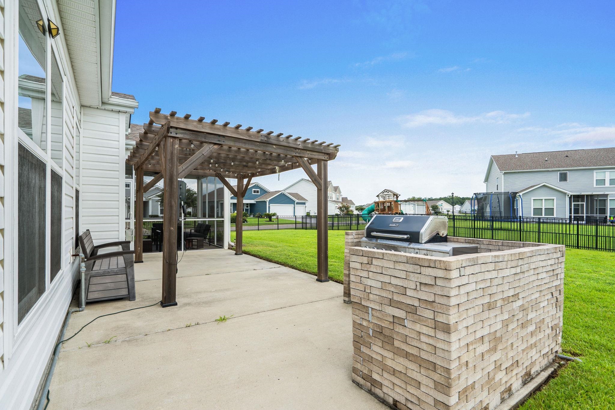 1076 Caprisia Loop Property Photo 33