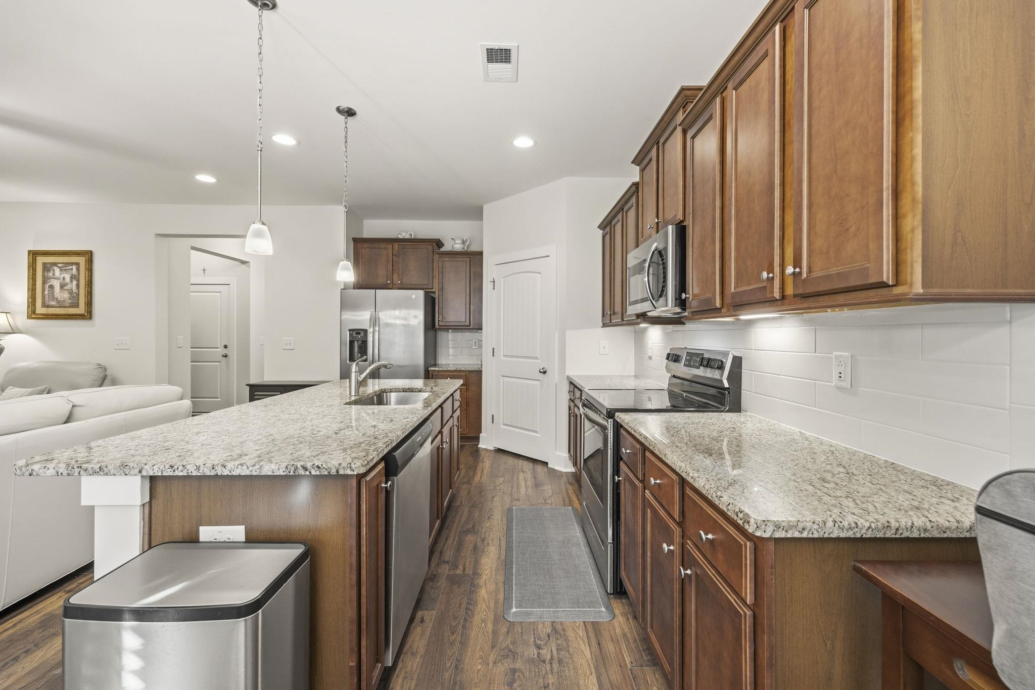 325 Brighton Pl. Property Photo 15