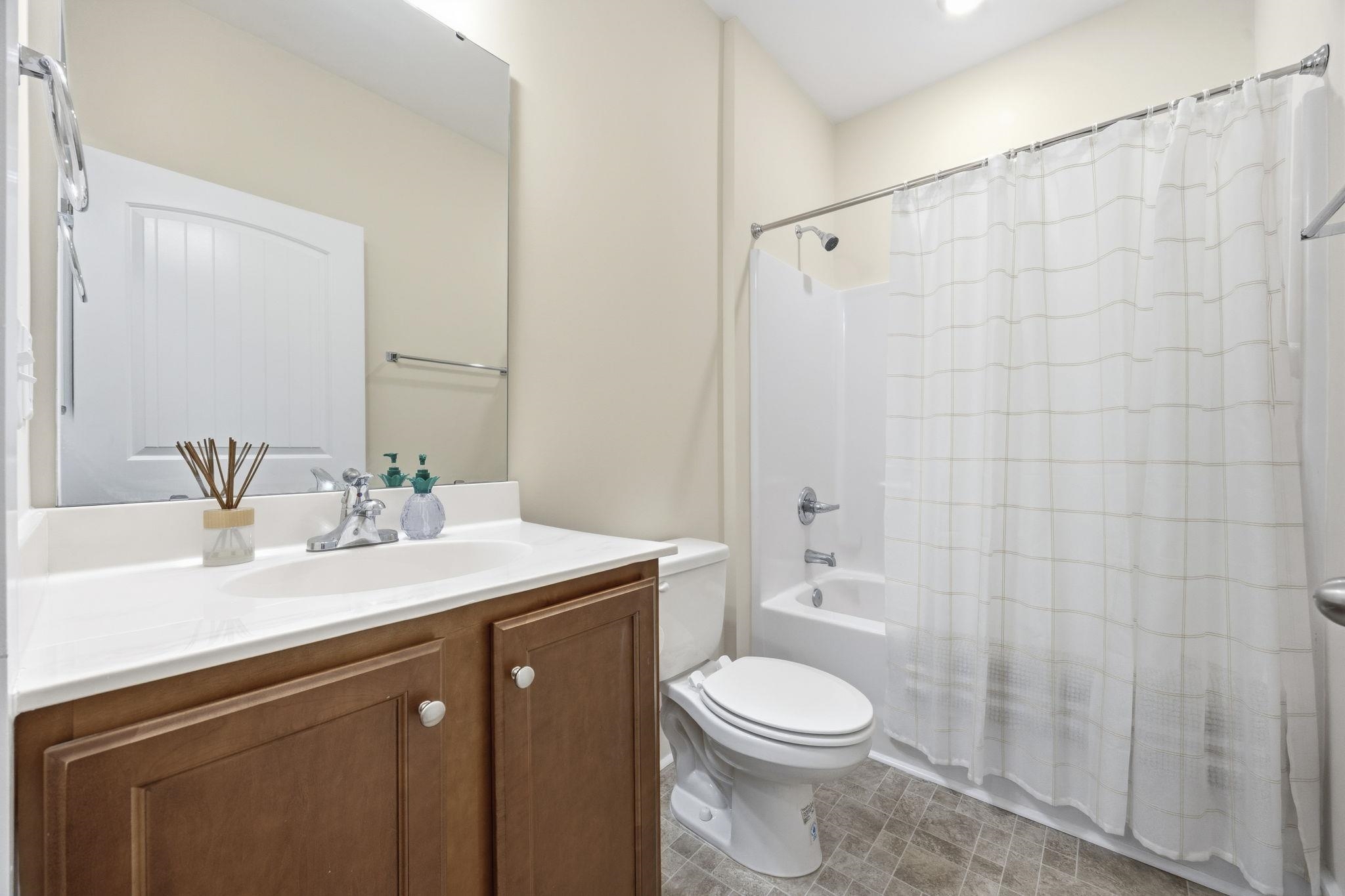 325 Brighton Pl. Property Photo 26