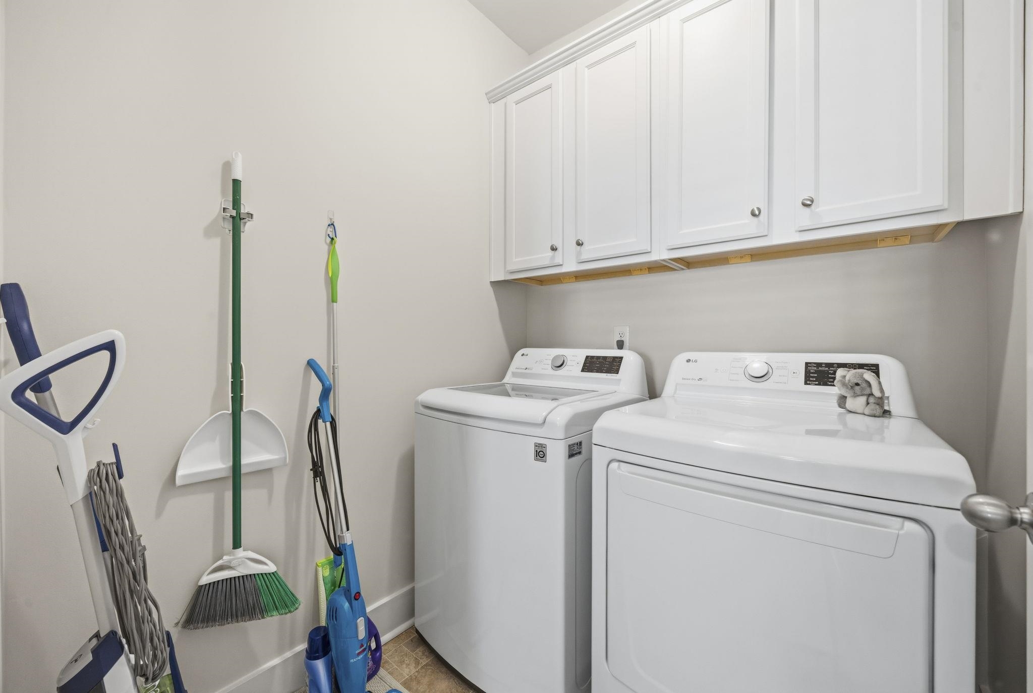 325 Brighton Pl. Property Photo 28