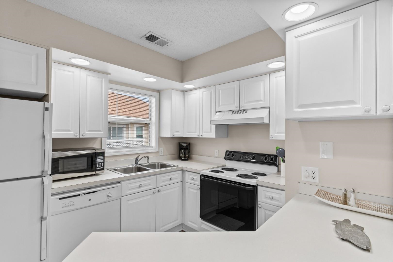 300 Shorehaven Dr. Property Photo 5