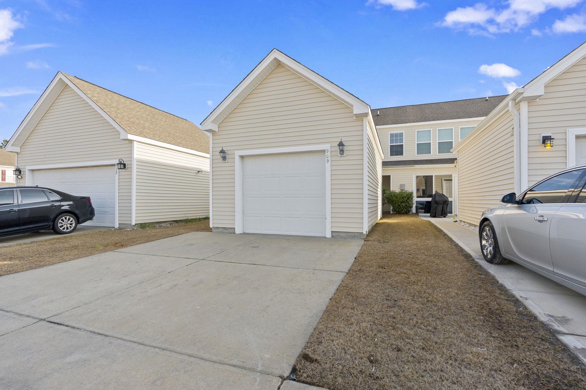 909 Barn Owl Ct. Property Photo 4