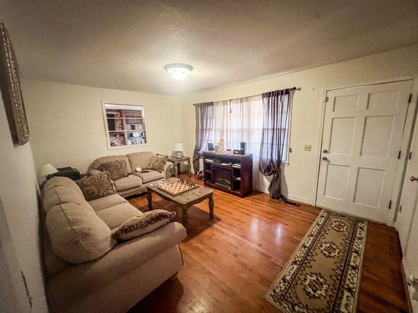 913 Timmerman Dr. Property Photo 3