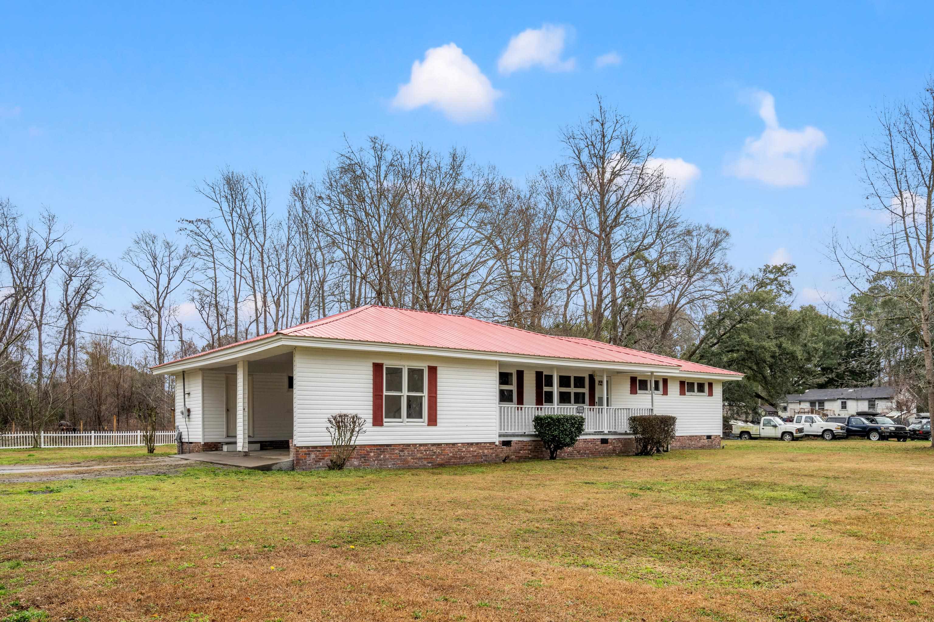 898 Pint Circle Rd. Property Photo 2