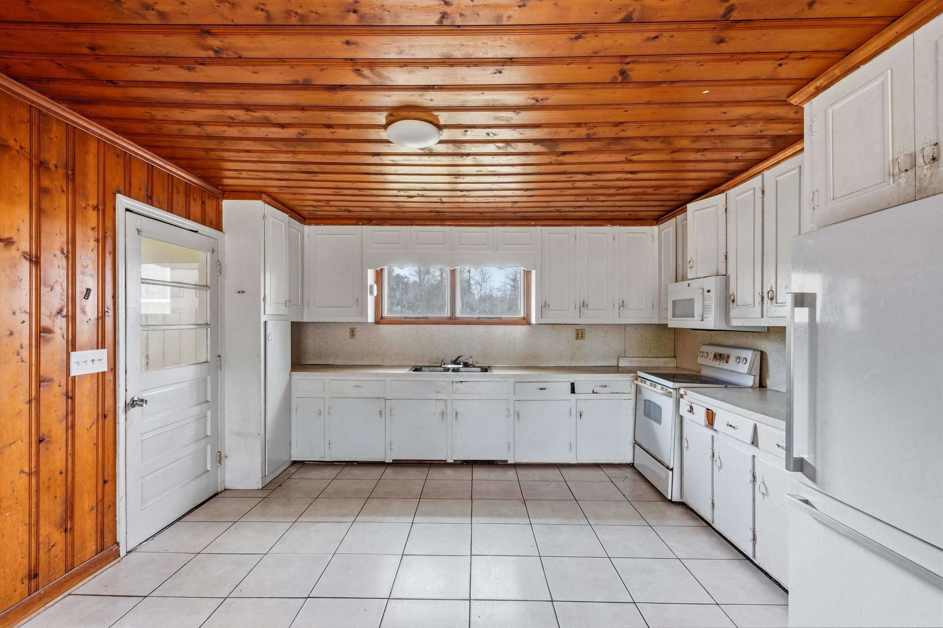898 Pint Circle Rd. Property Photo 6