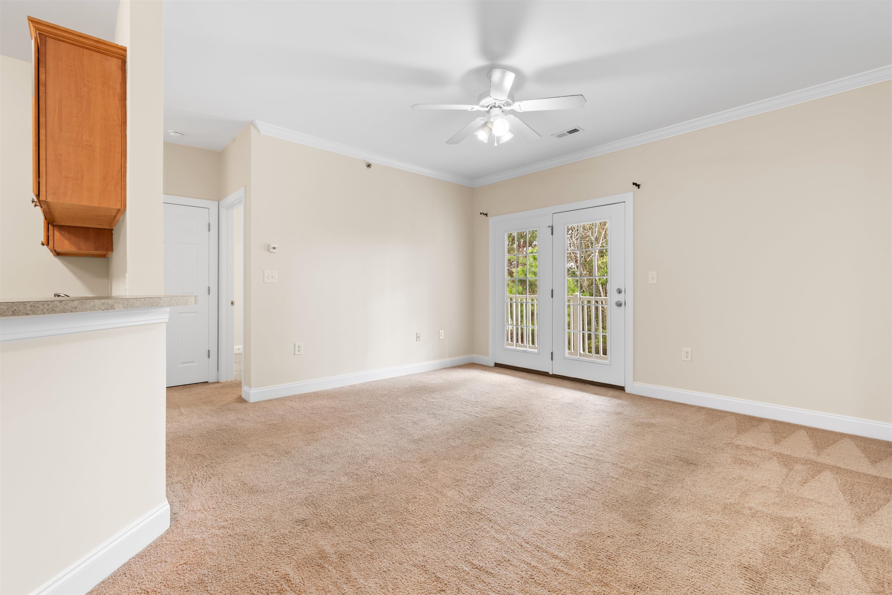 2025 Silvercrest Dr. Property Photo 4
