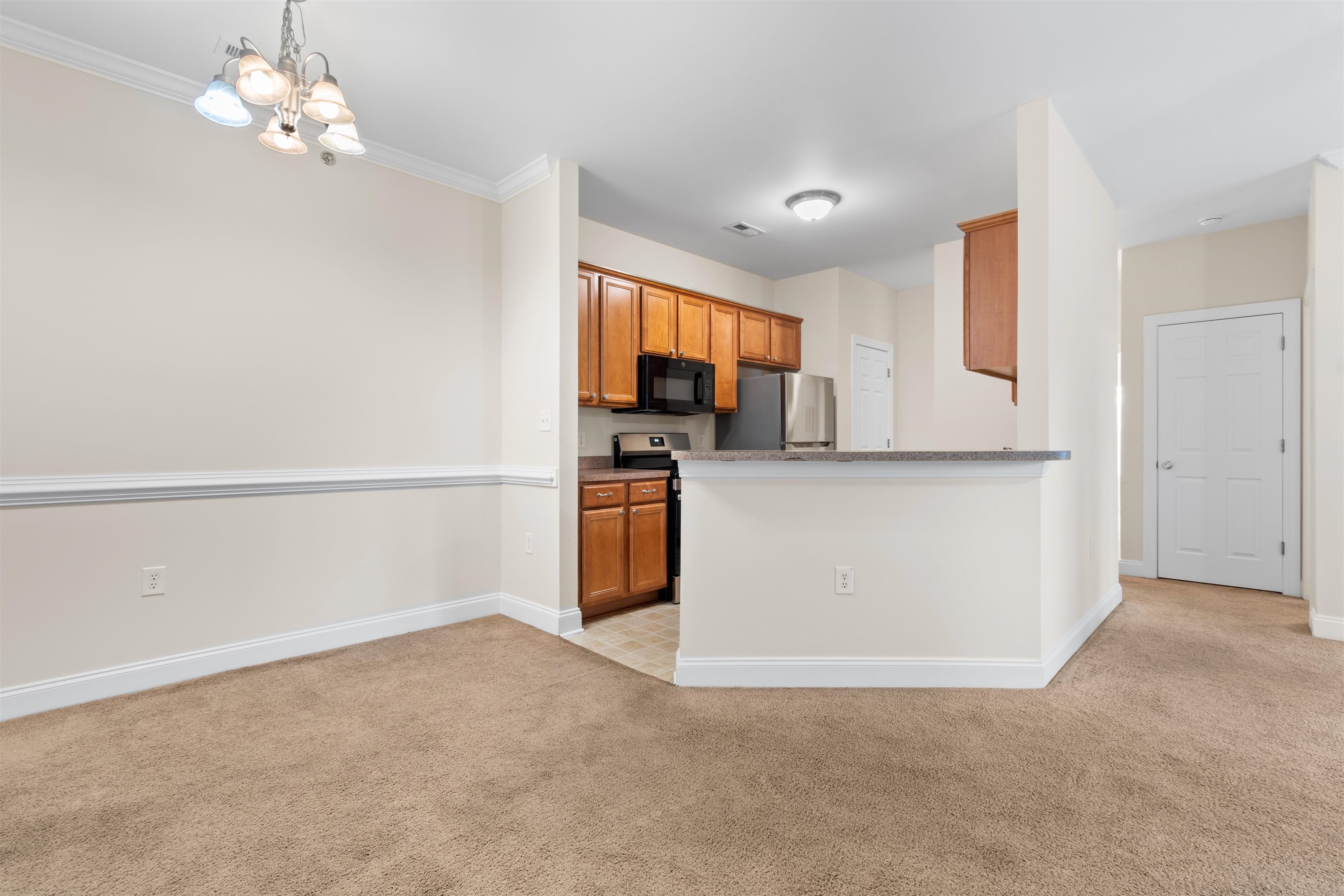 2025 Silvercrest Dr. Property Photo 9
