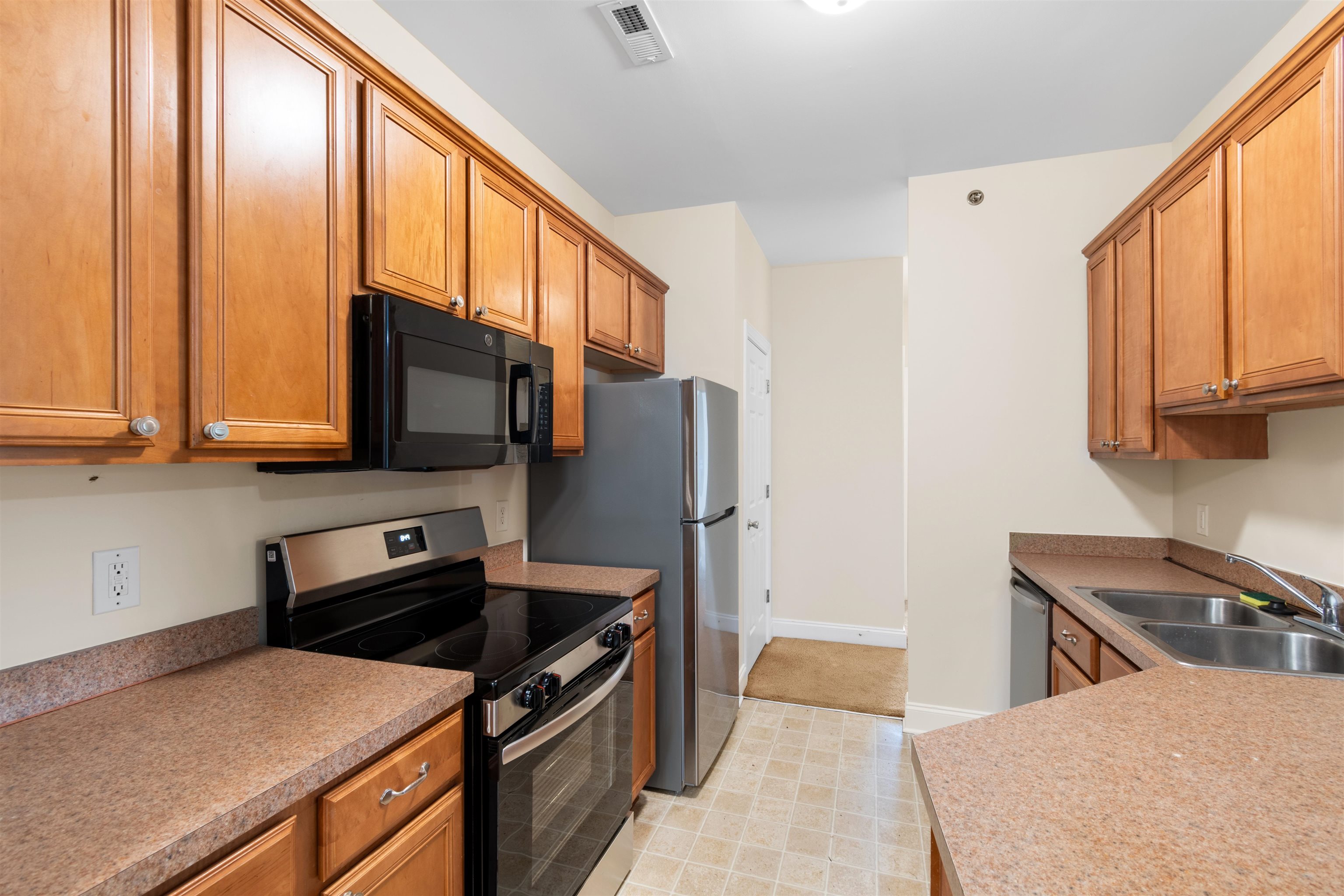 2025 Silvercrest Dr. Property Photo 11