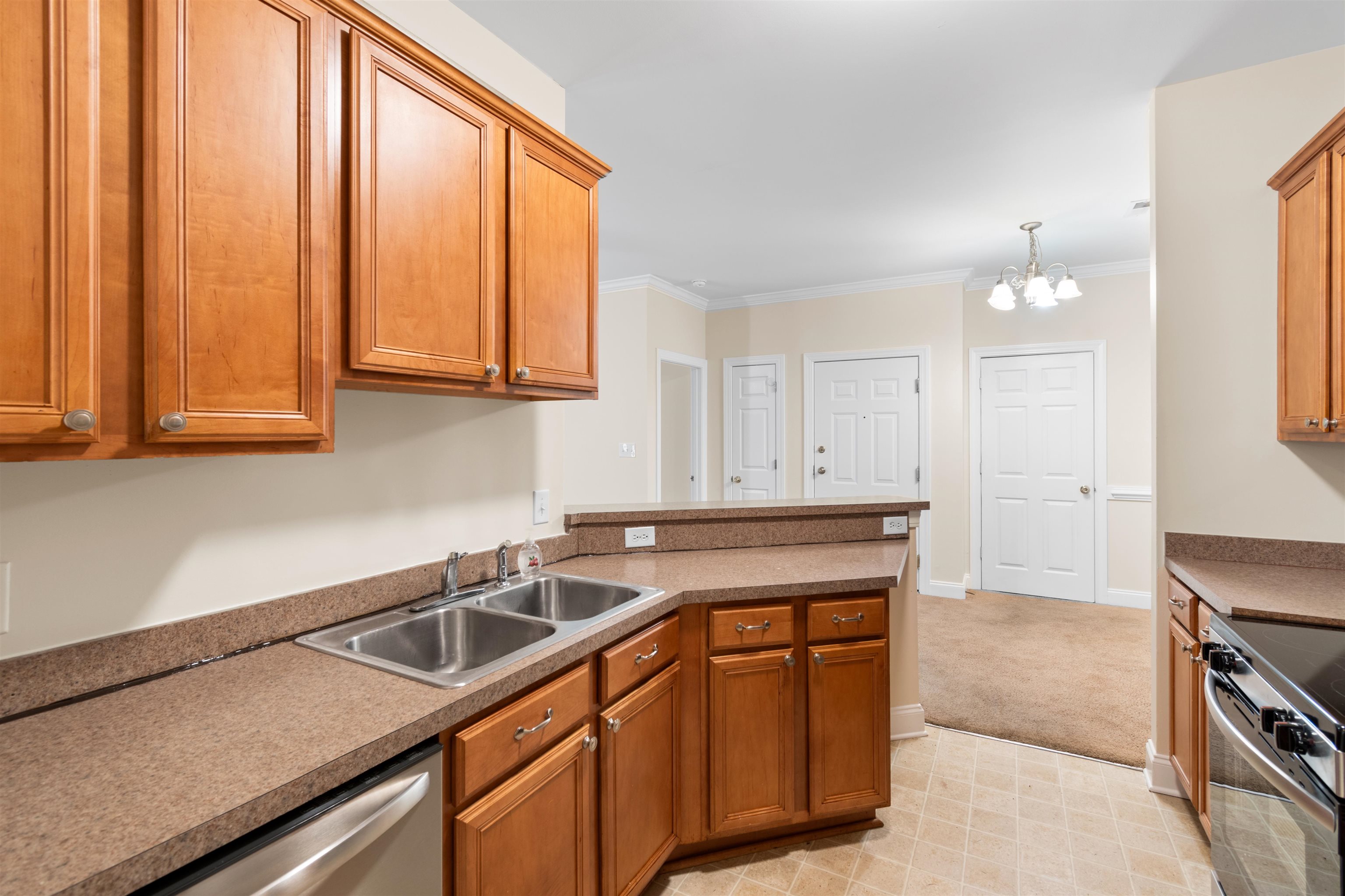 2025 Silvercrest Dr. Property Photo 12