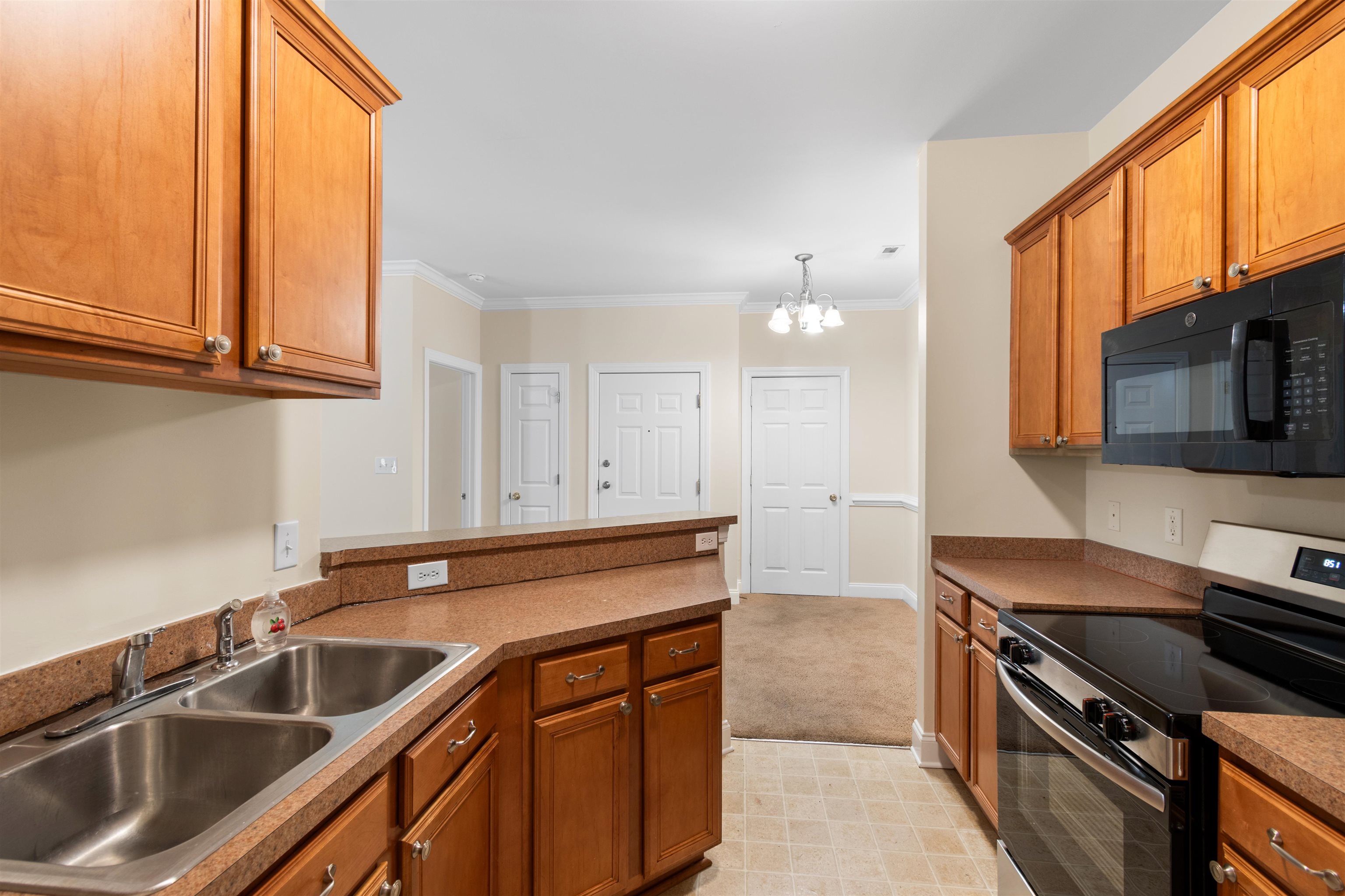 2025 Silvercrest Dr. Property Photo 13