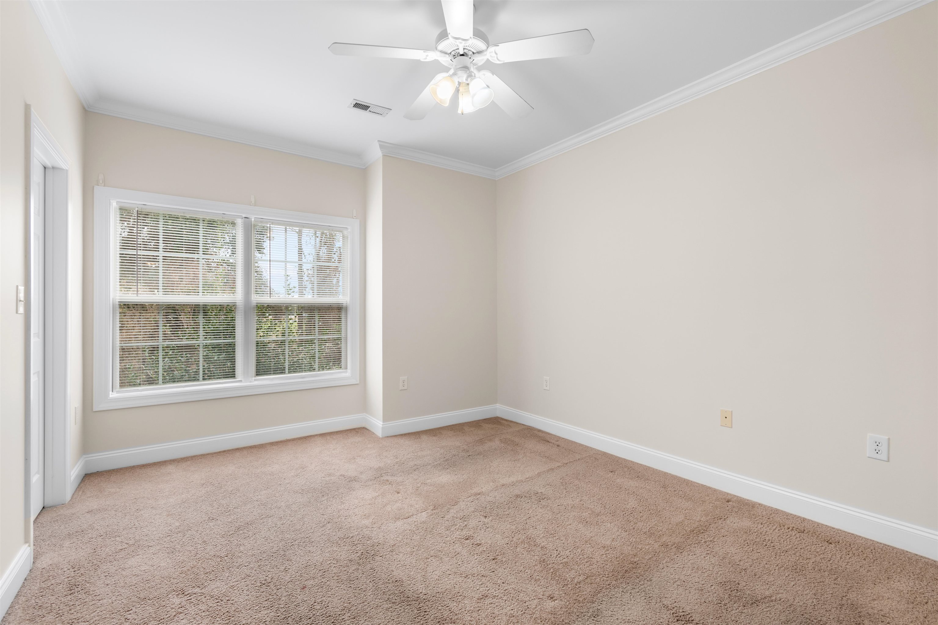 2025 Silvercrest Dr. Property Photo 15