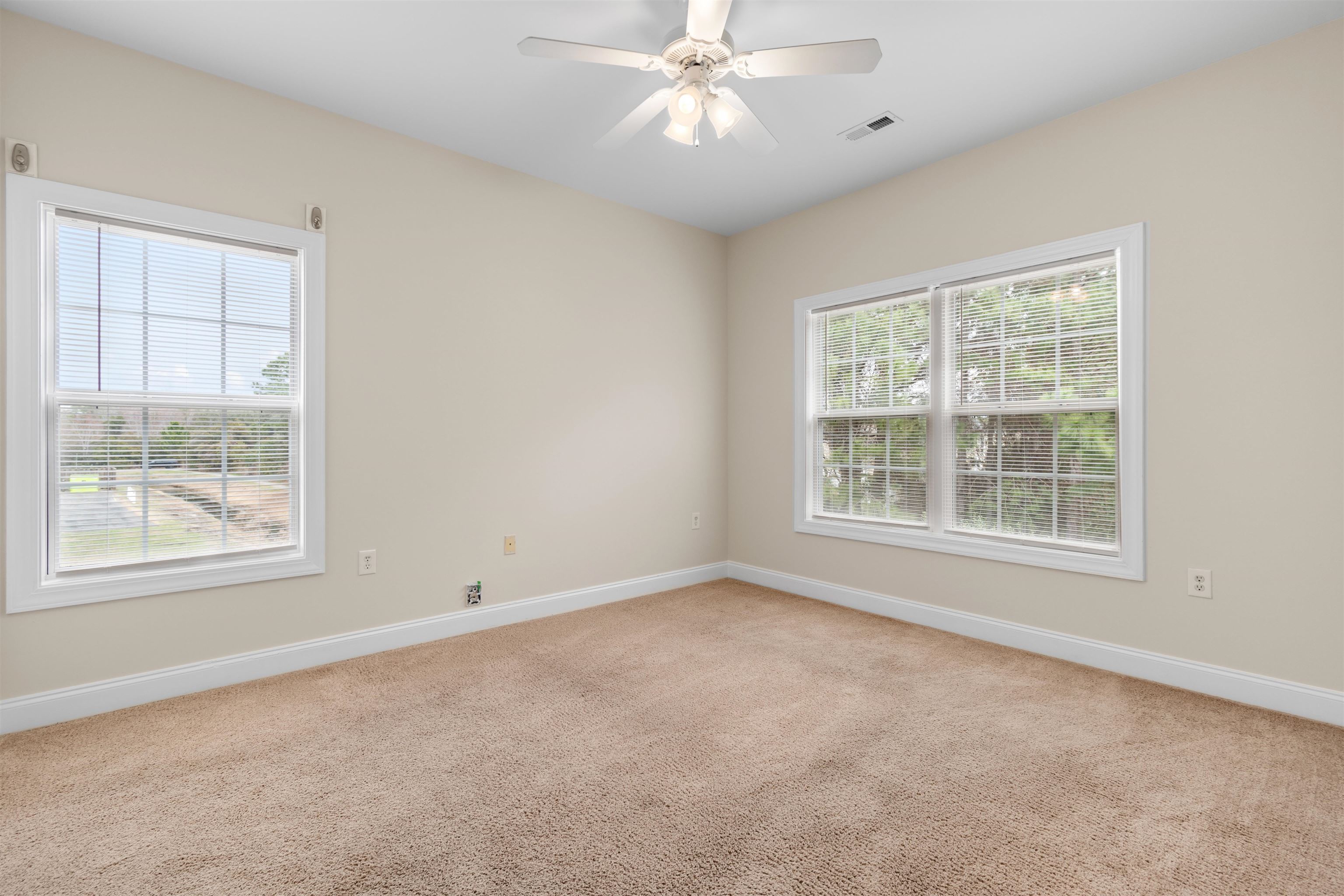 2025 Silvercrest Dr. Property Photo 17