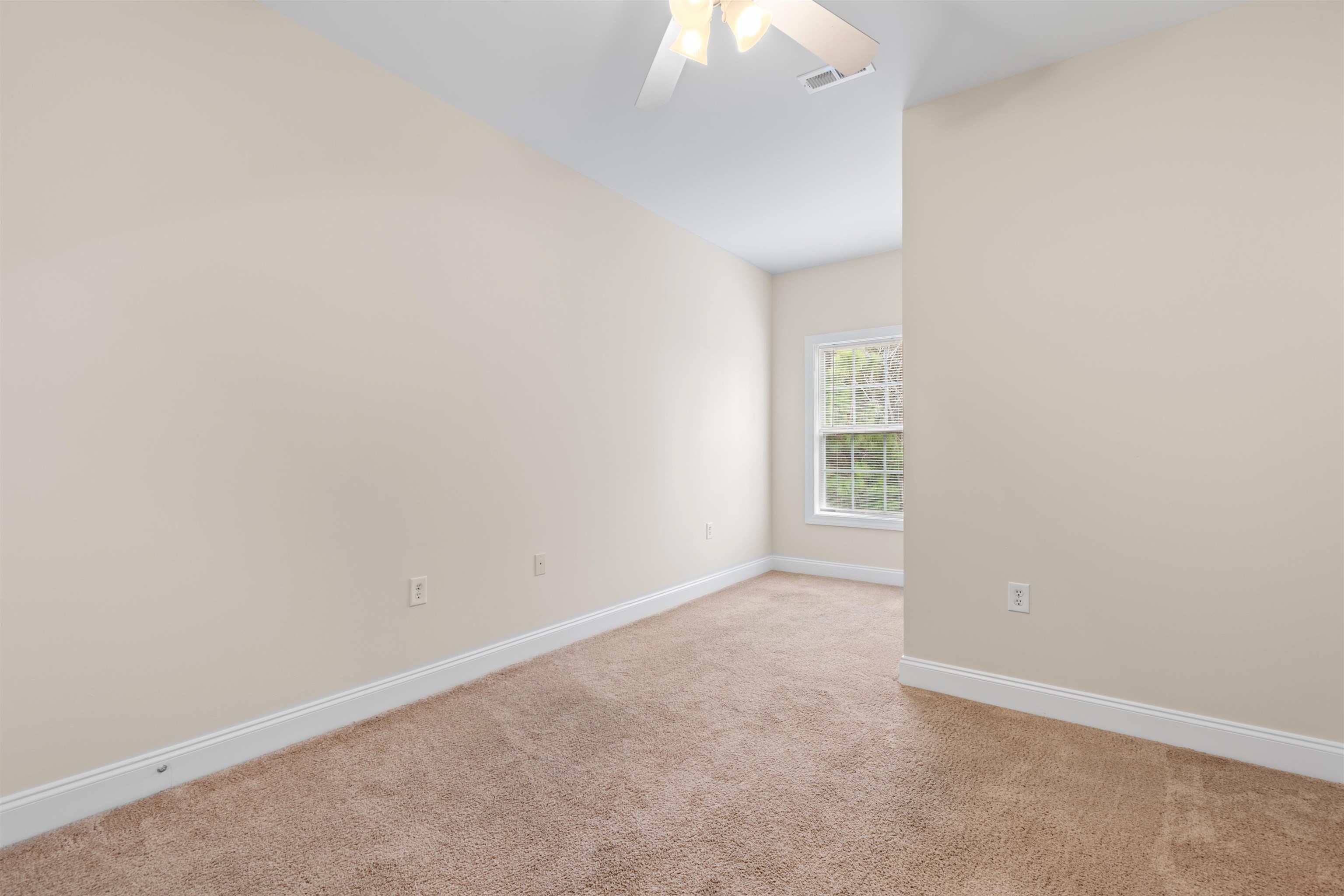 2025 Silvercrest Dr. Property Photo 20