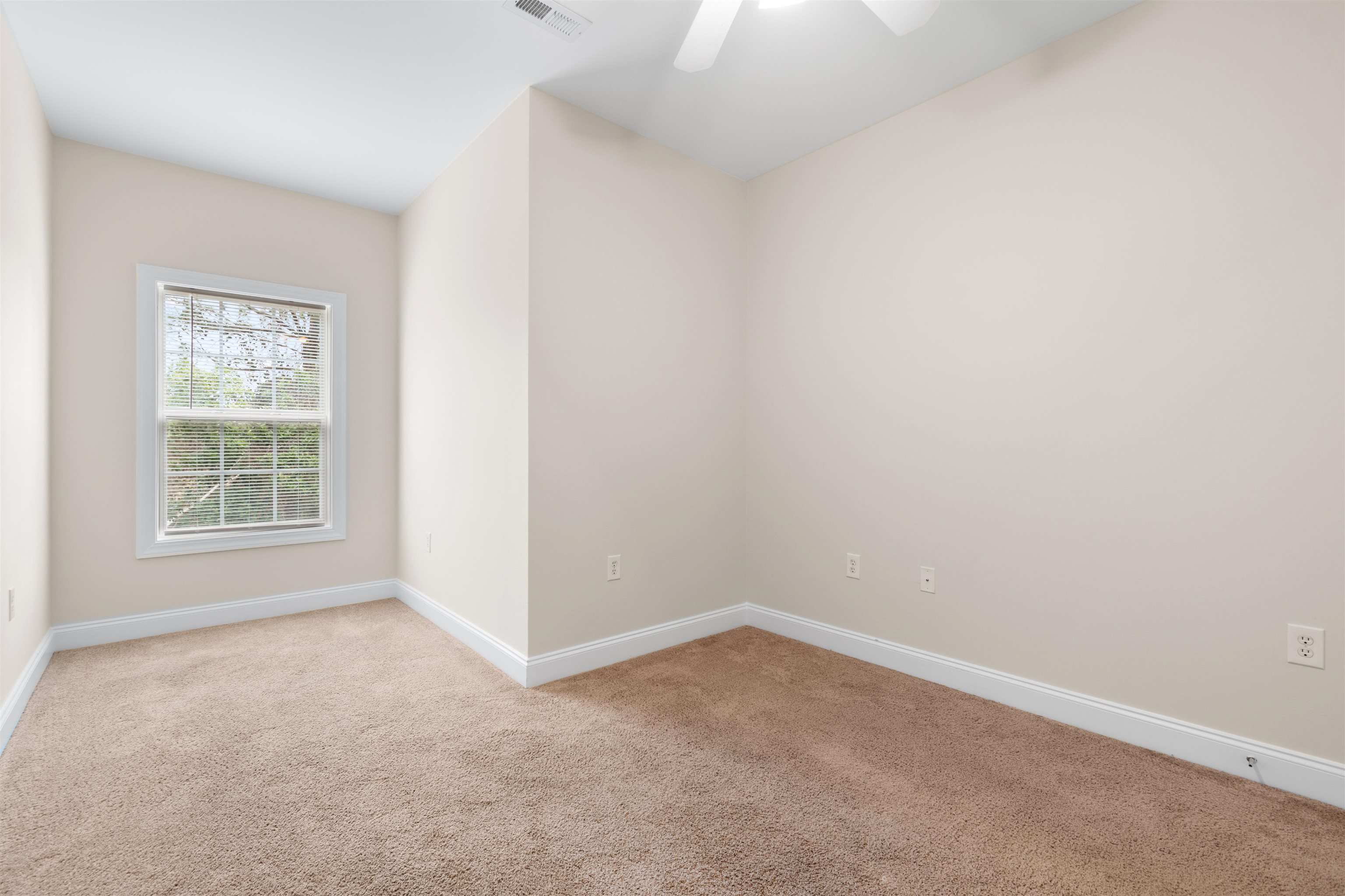 2025 Silvercrest Dr. Property Photo 21