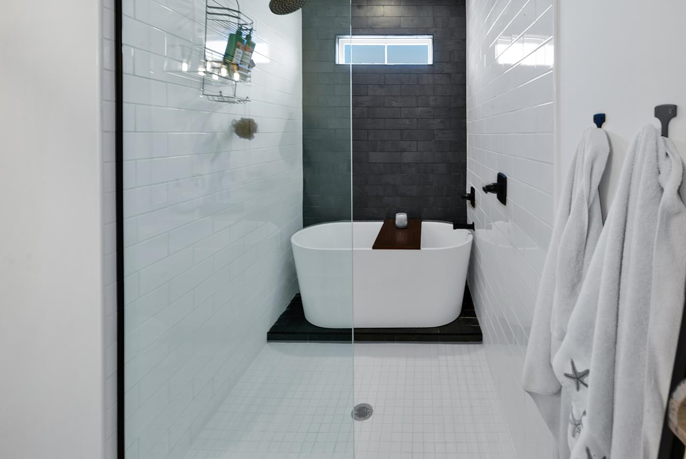 6722 Ocean Breeze Loop Property Photo 4