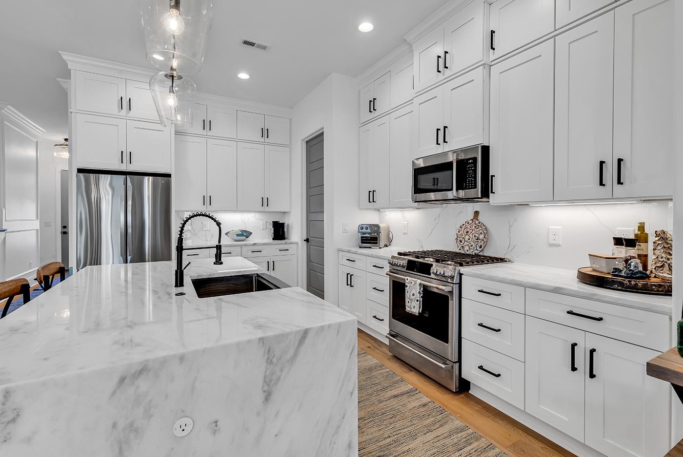 6722 Ocean Breeze Loop Property Photo 13