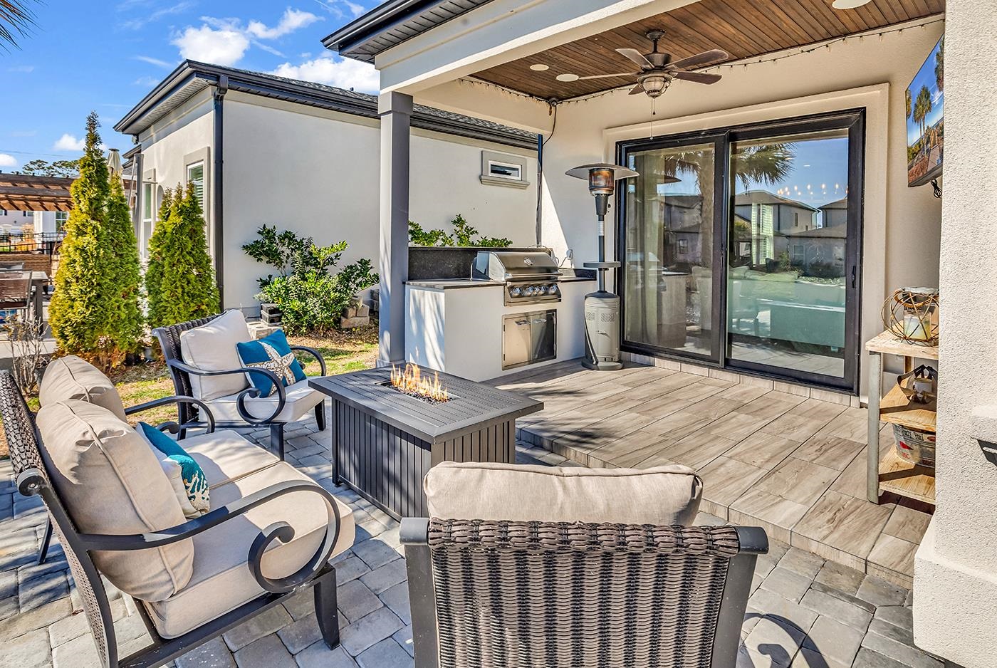 6722 Ocean Breeze Loop Property Photo 34