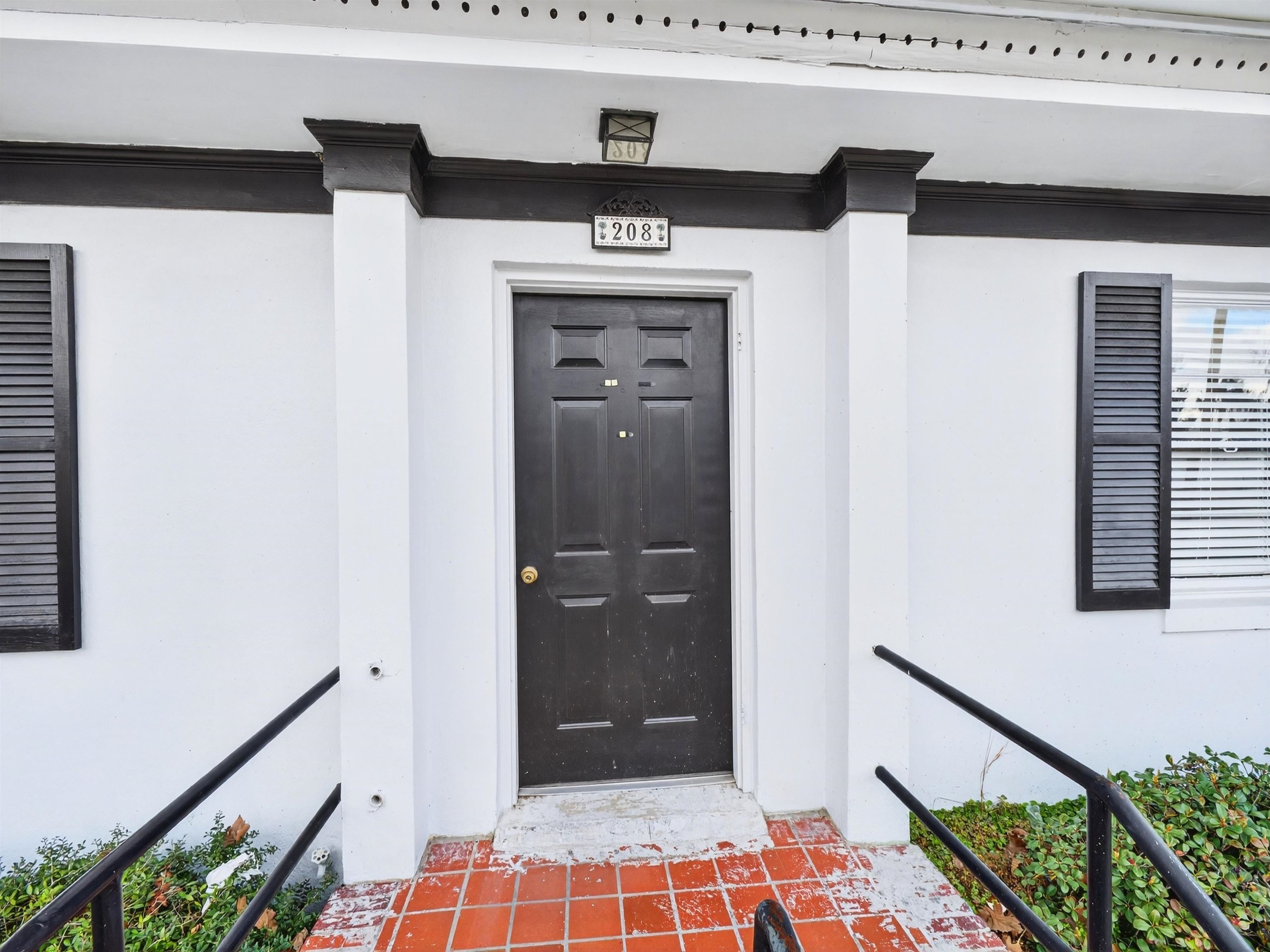 208 S Jackson St. Property Photo 4