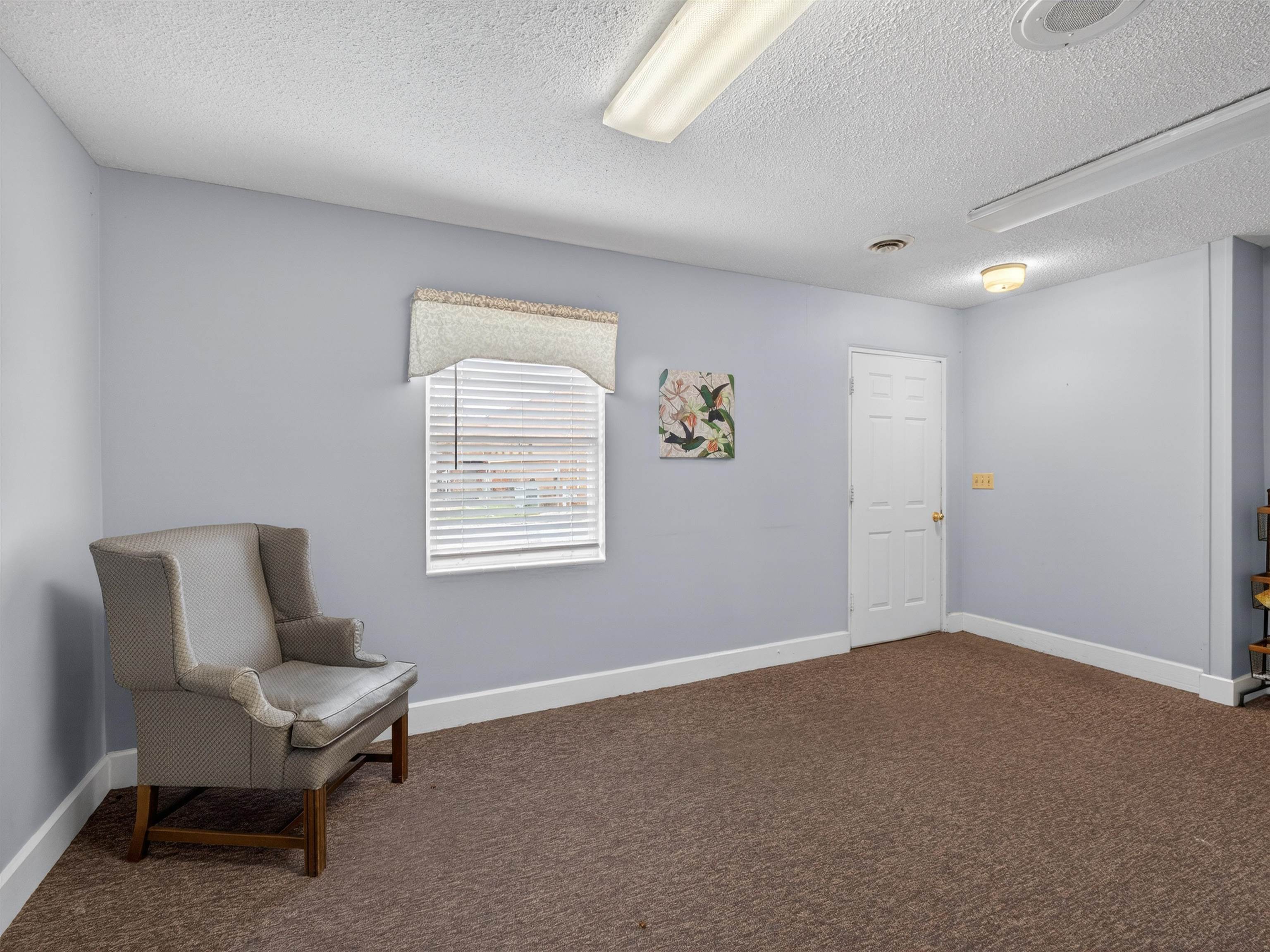 208 S Jackson St. Property Photo 6