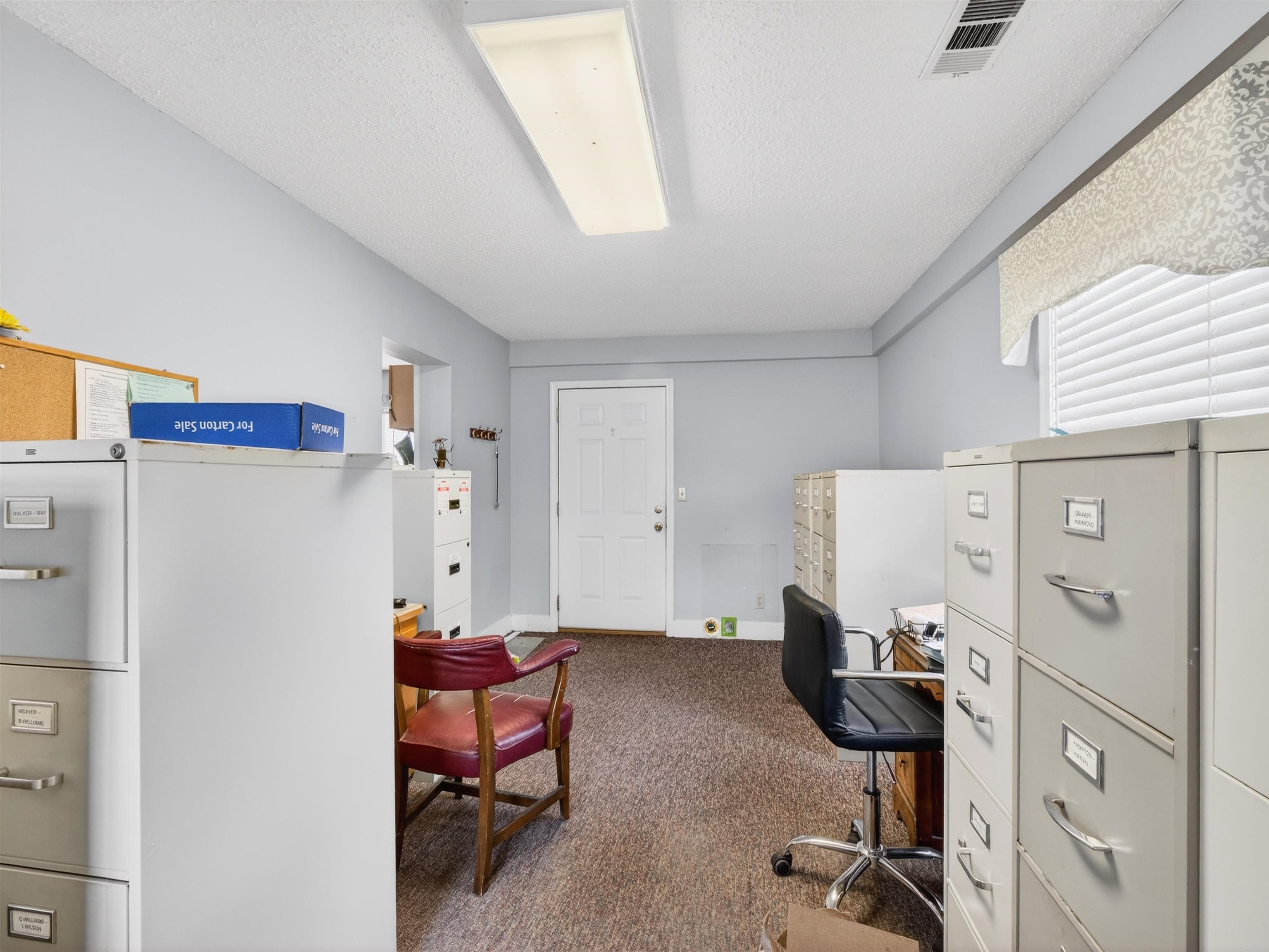 208 S Jackson St. Property Photo 8