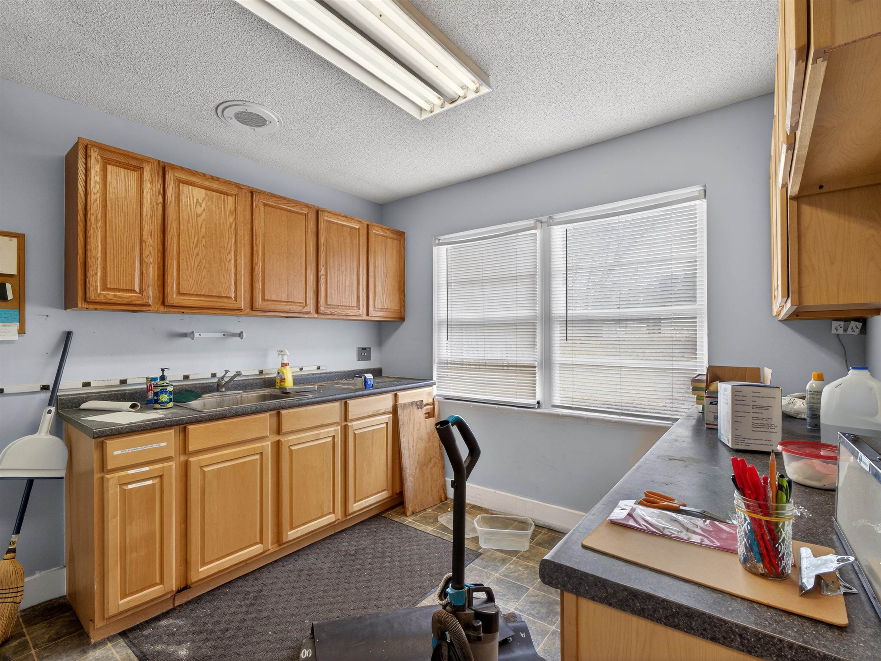 208 S Jackson St. Property Photo 9