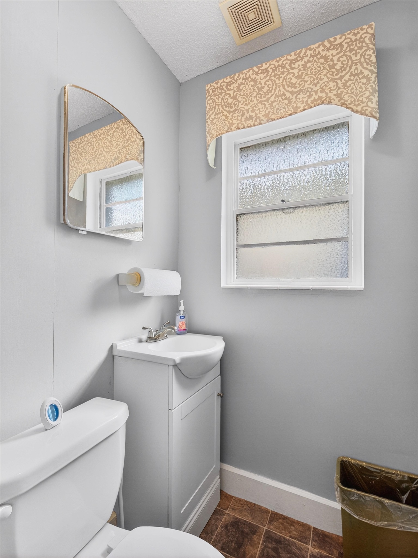 208 S Jackson St. Property Photo 18