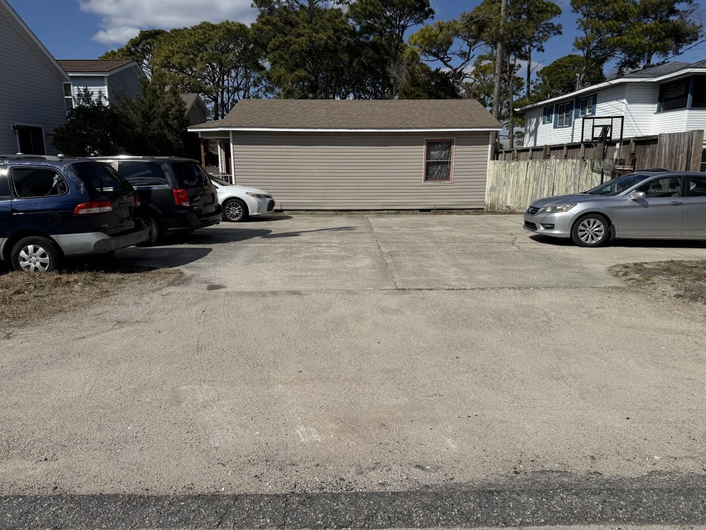 2008 Edge Dr. Property Photo 13