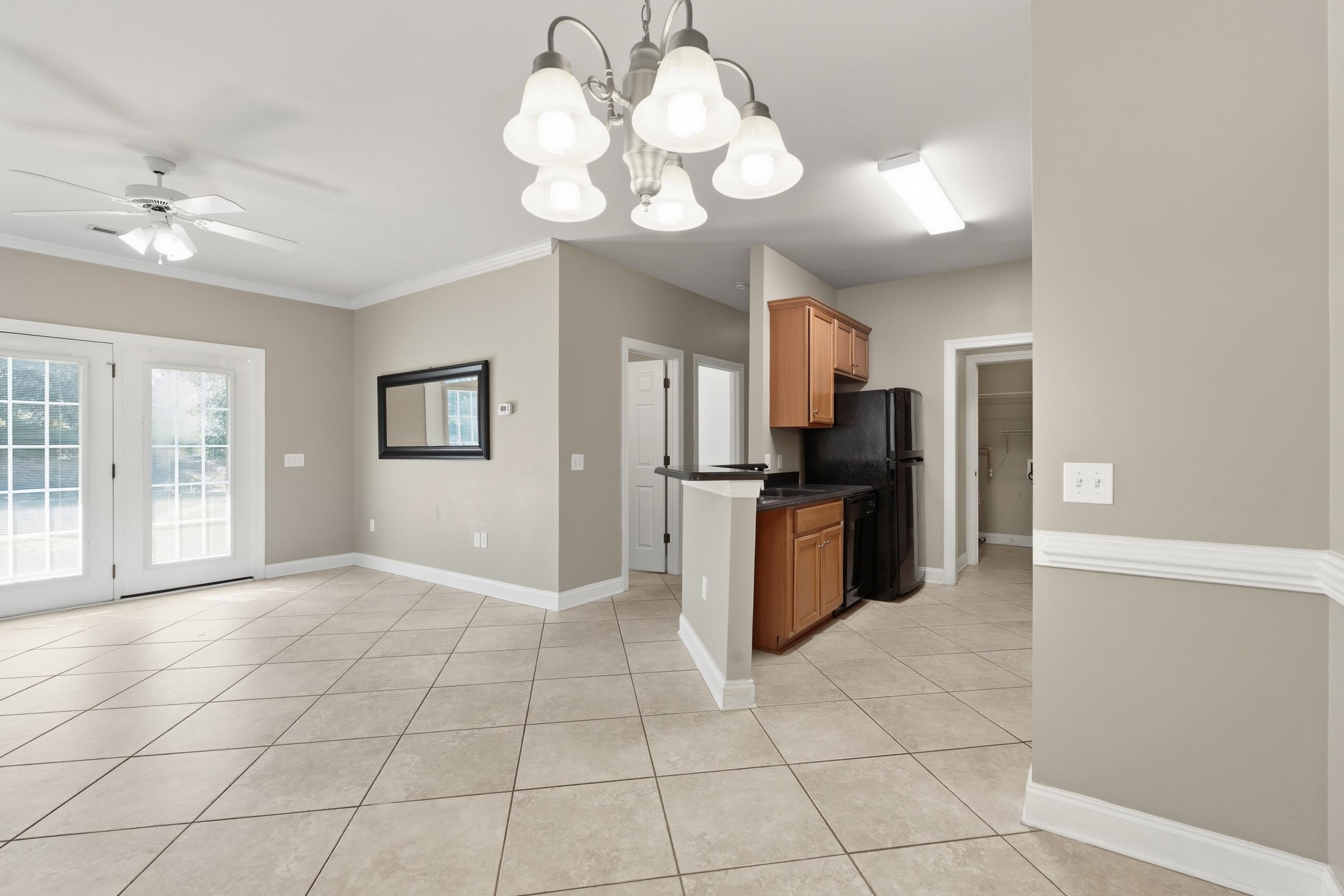 2077 Silvercrest Dr. Property Photo 6