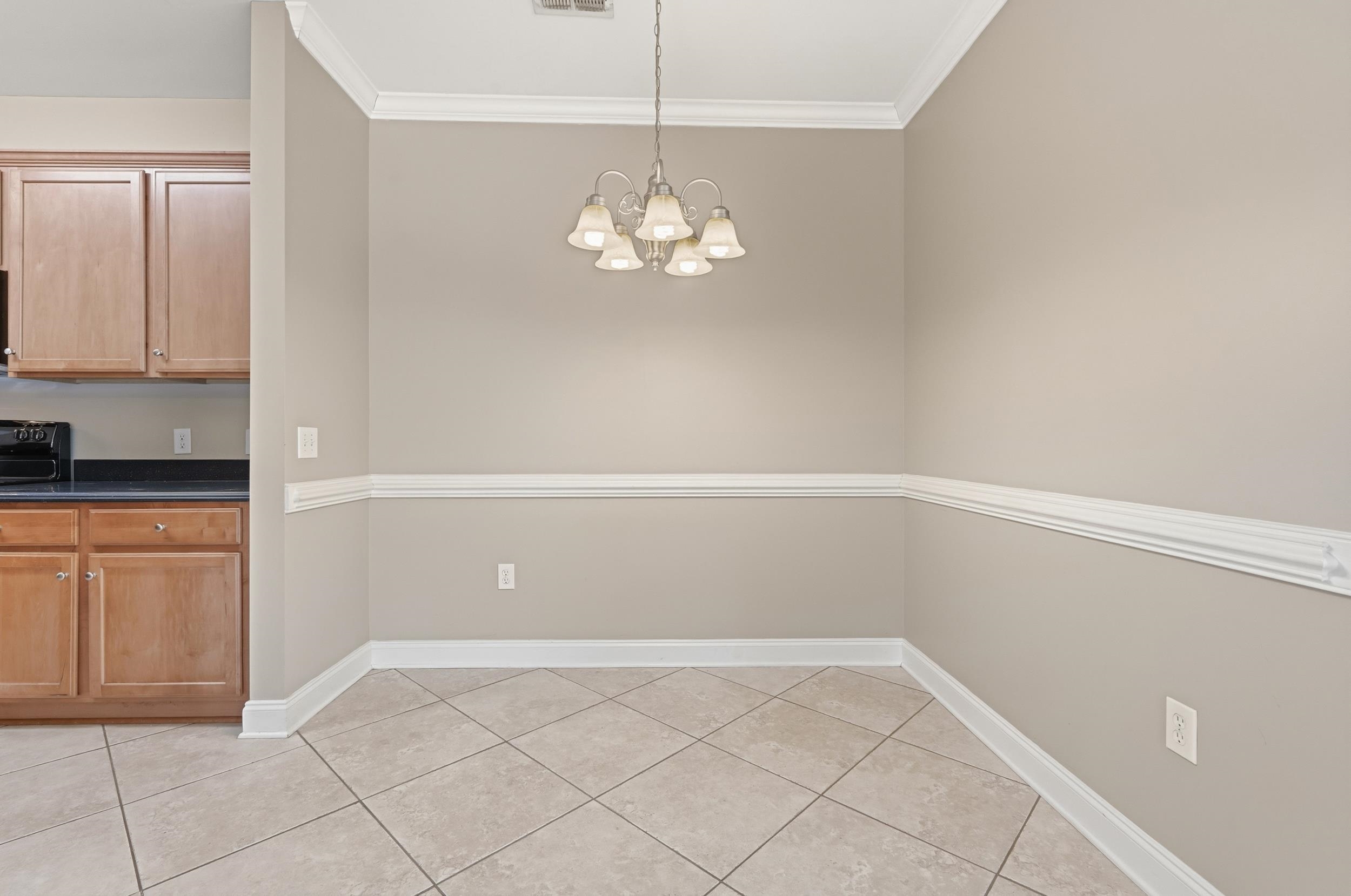 2077 Silvercrest Dr. Property Photo 10