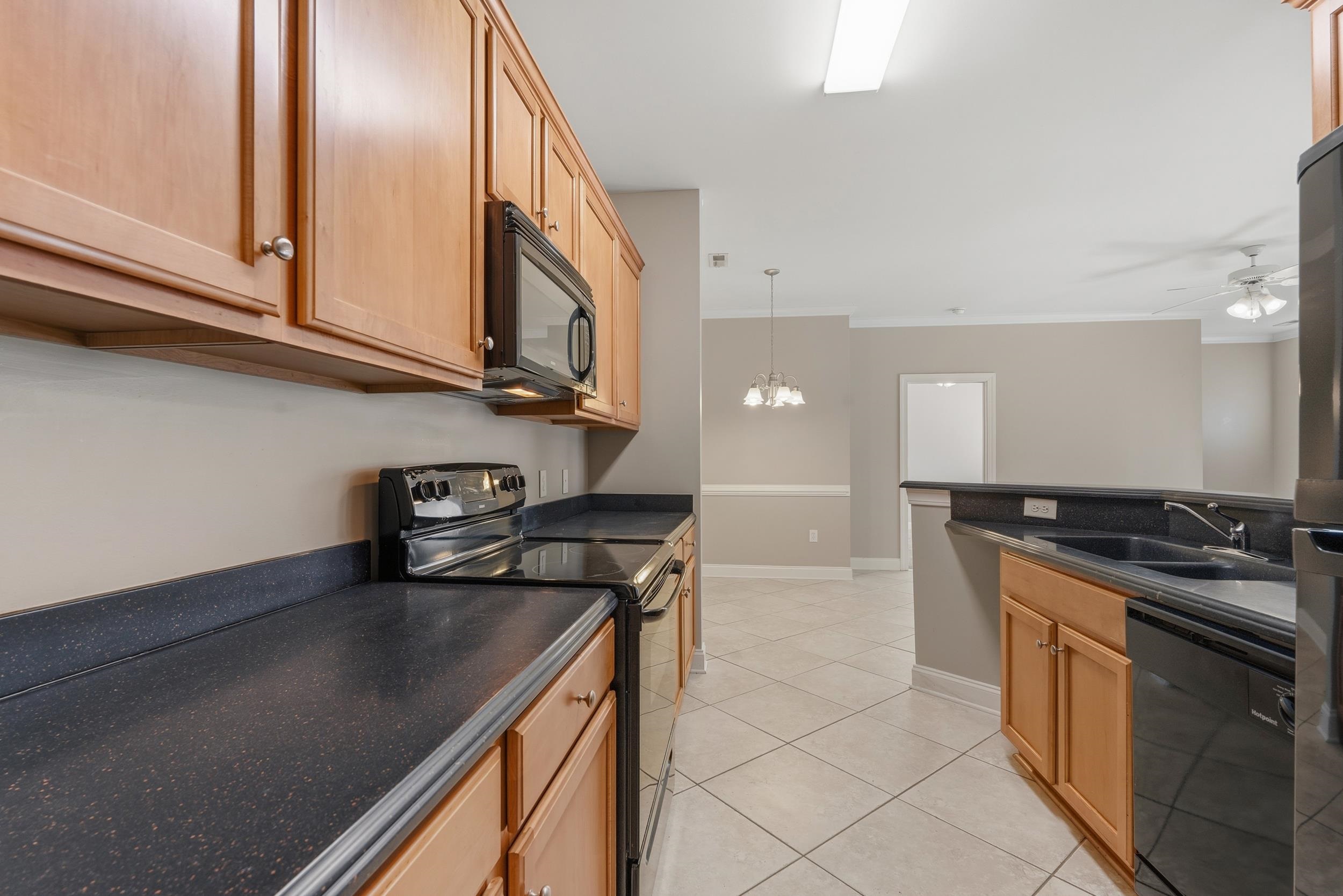 2077 Silvercrest Dr. Property Photo 12