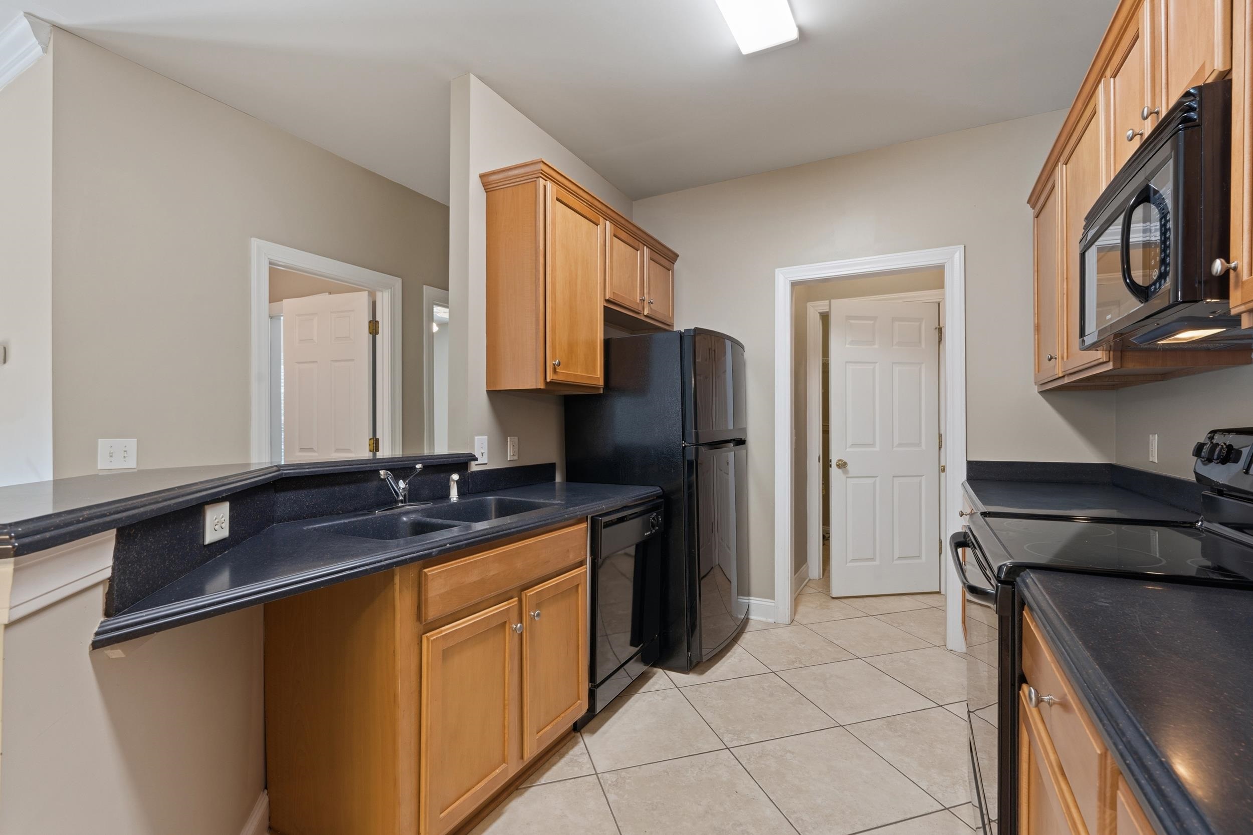 2077 Silvercrest Dr. Property Photo 13