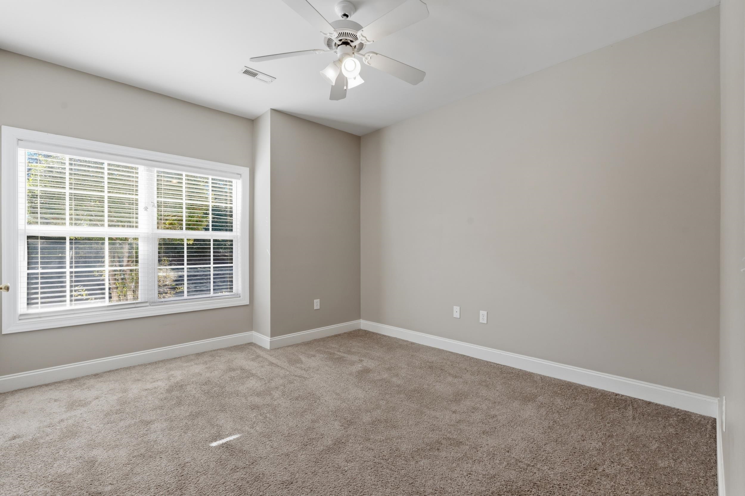 2077 Silvercrest Dr. Property Photo 22