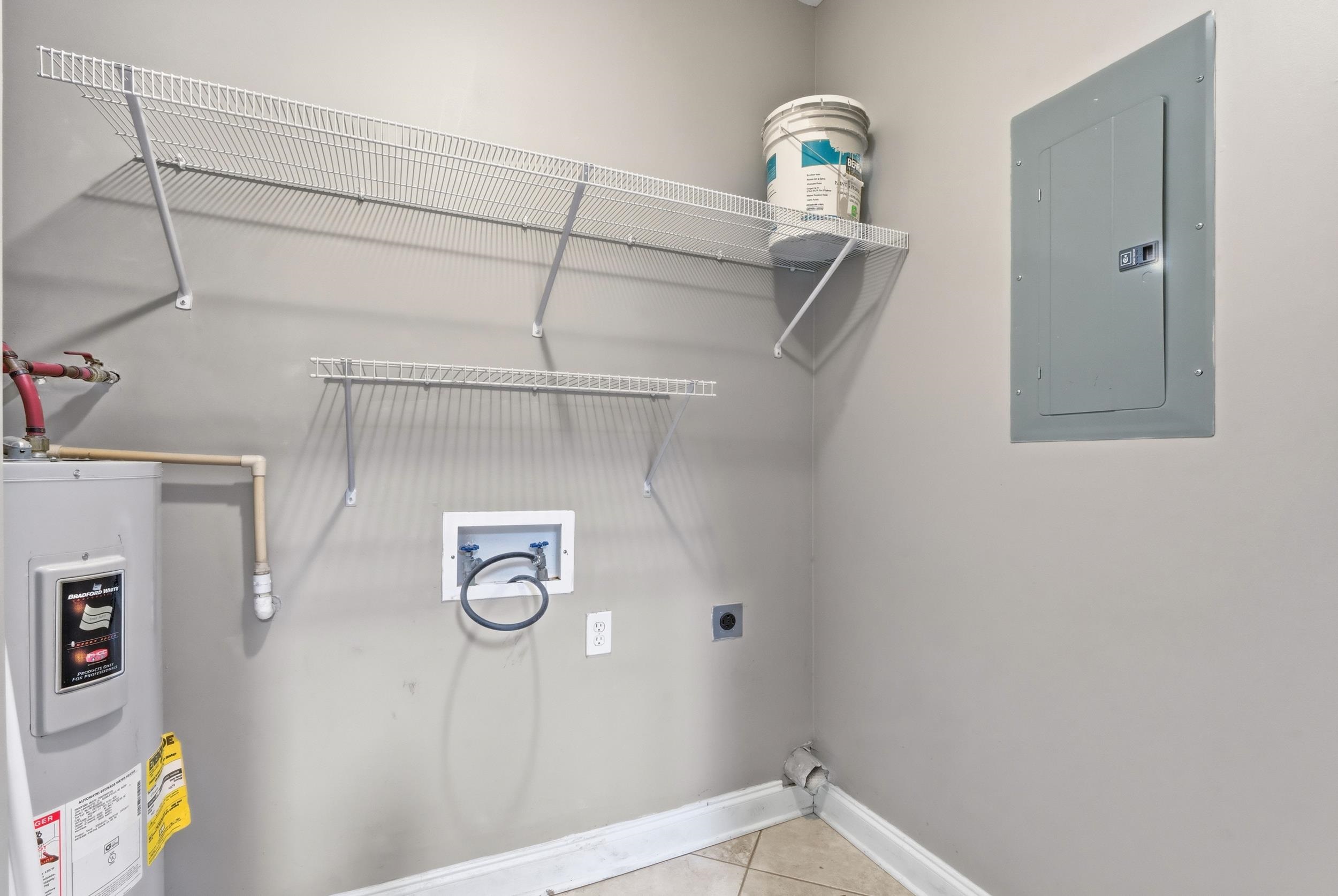 2077 Silvercrest Dr. Property Photo 28