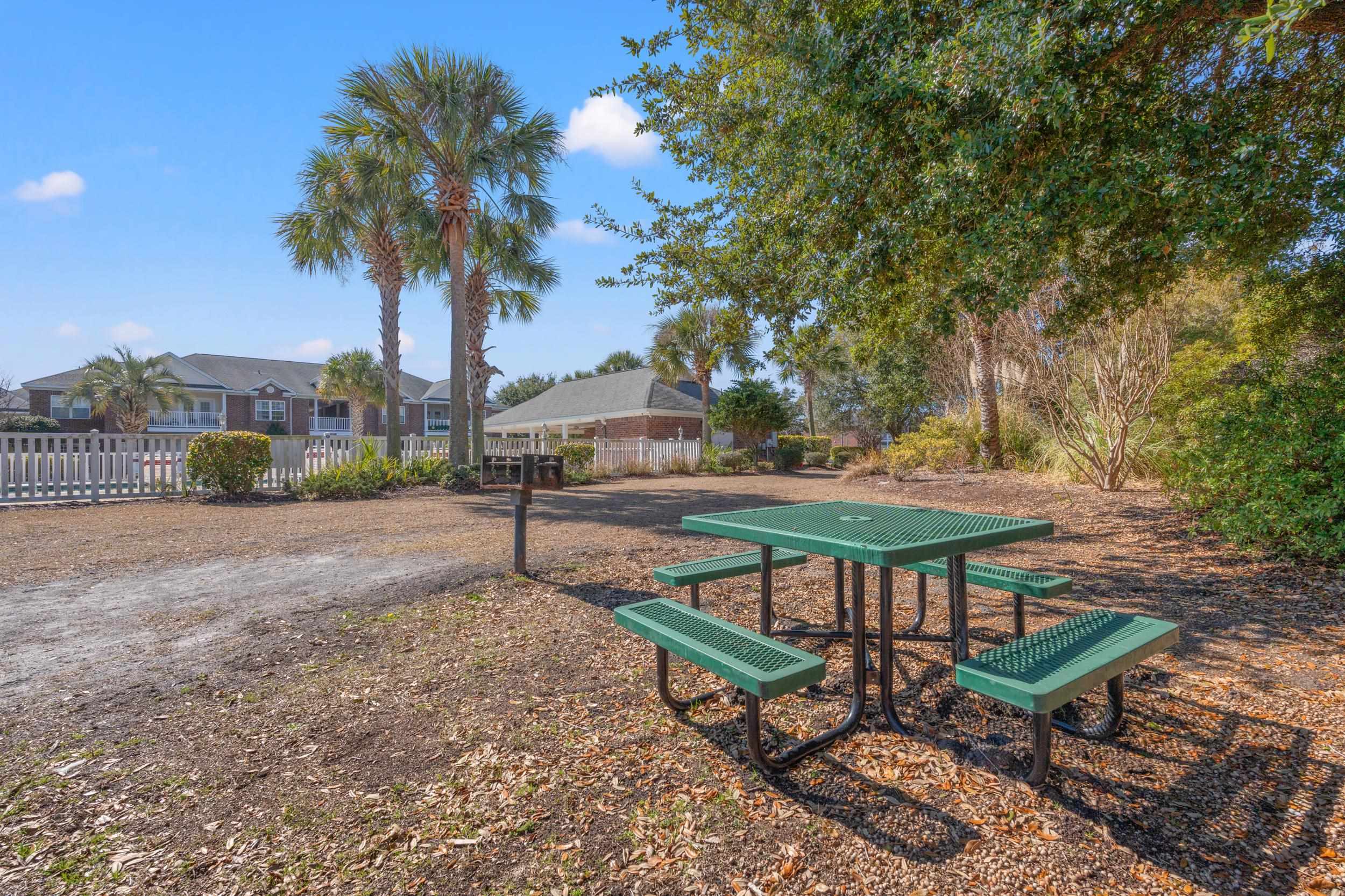 2077 Silvercrest Dr. Property Photo 36