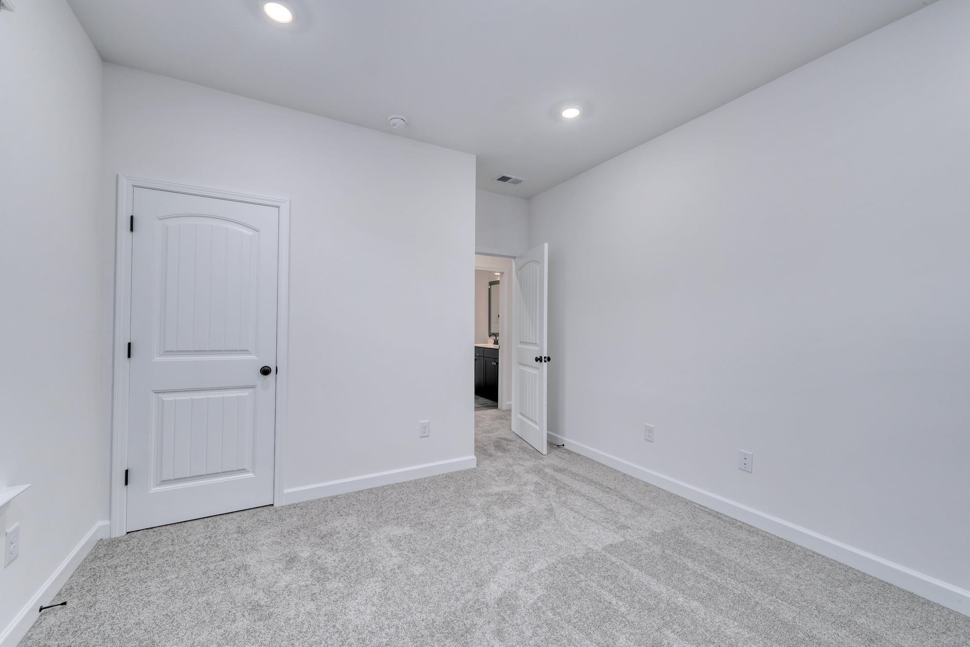 436 Ireland Way Property Photo 31