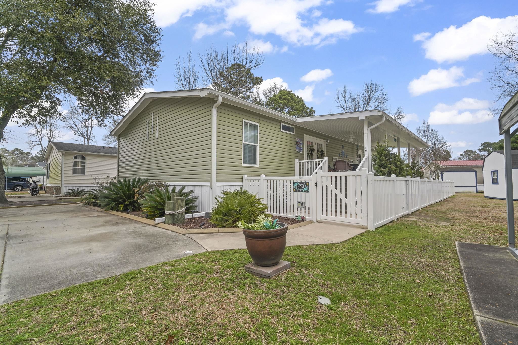 904 Southpark Dr. Property Photo 1