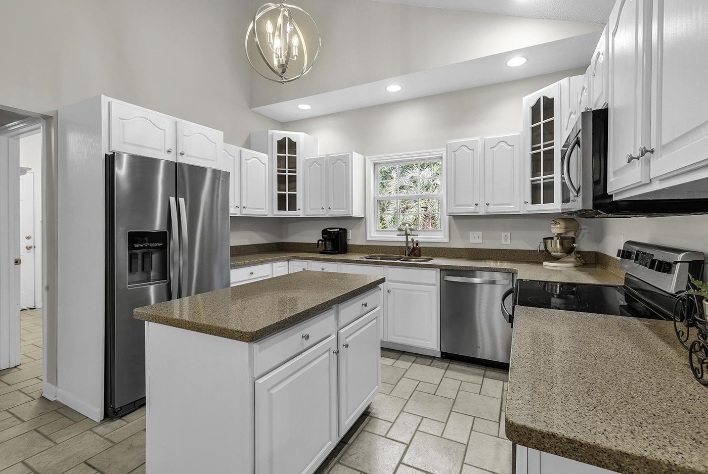 527 Alderly Ct. Property Photo 18
