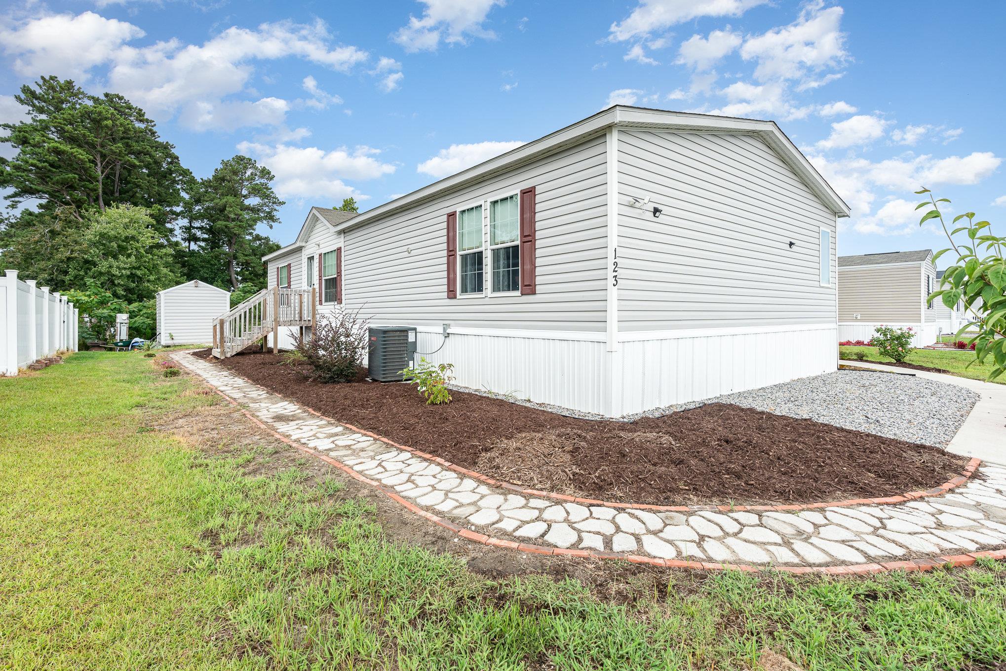 123 Shetland Woods Dr. Property Photo 3
