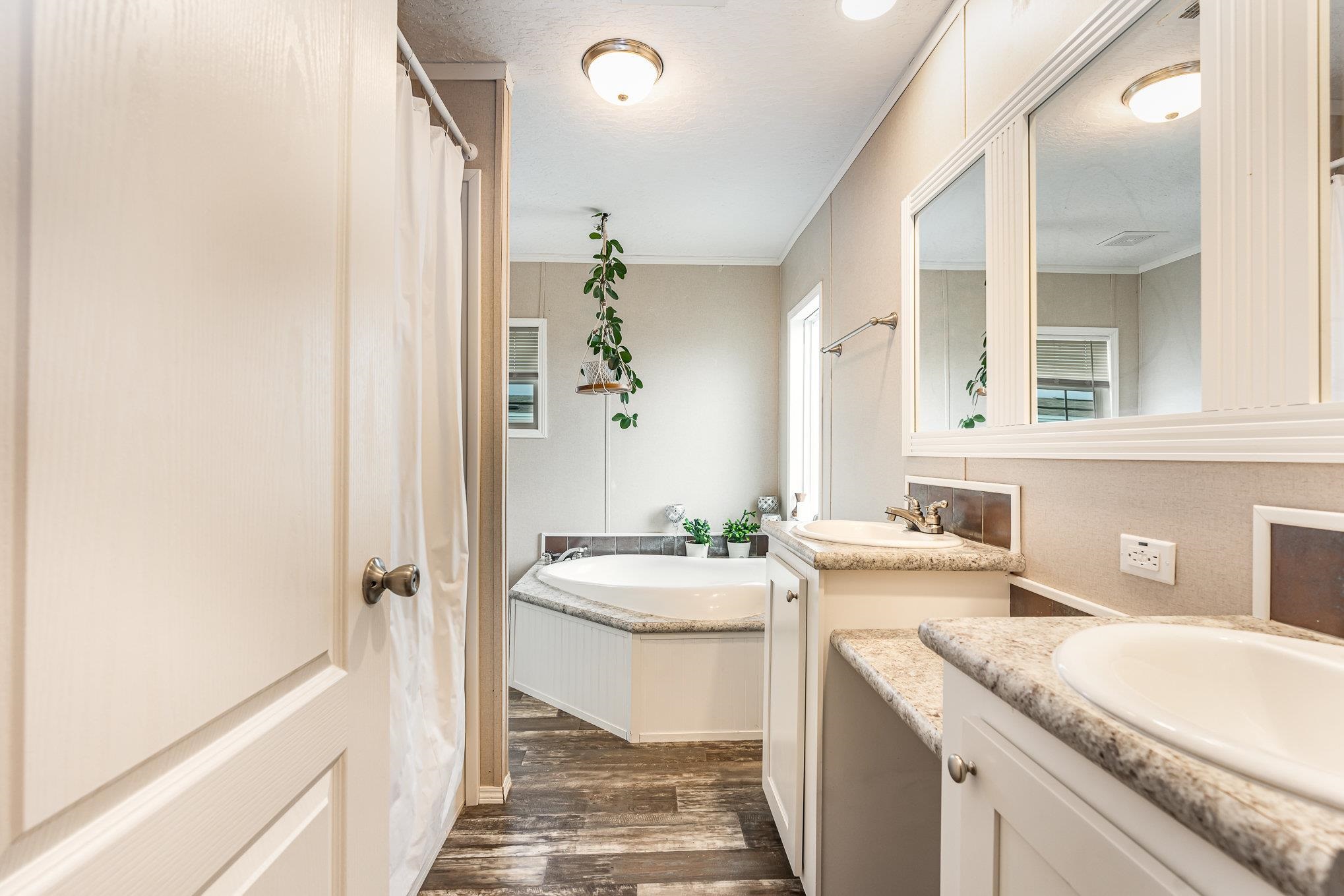 123 Shetland Woods Dr. Property Photo 5