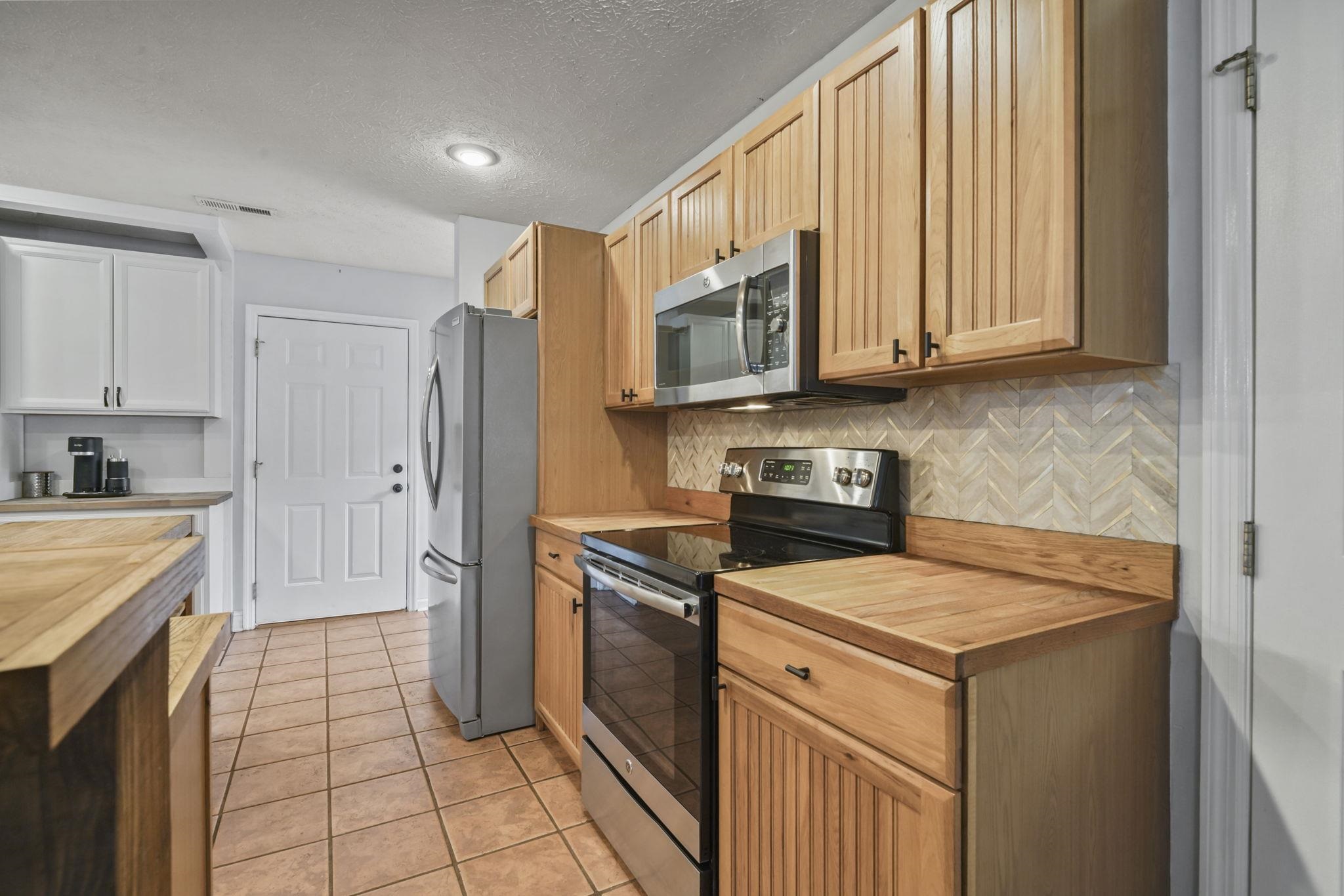 4040 Longleaf Ln. Property Photo 3