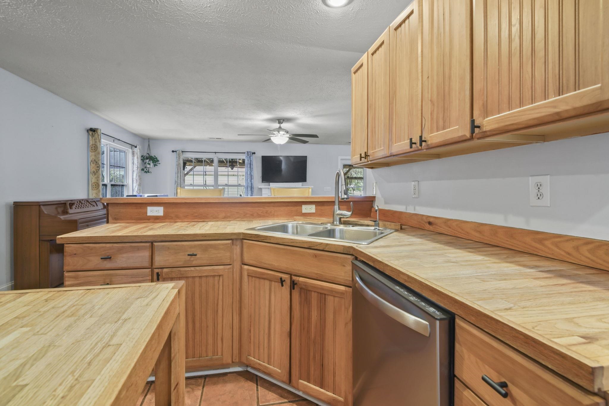4040 Longleaf Ln. Property Photo 4
